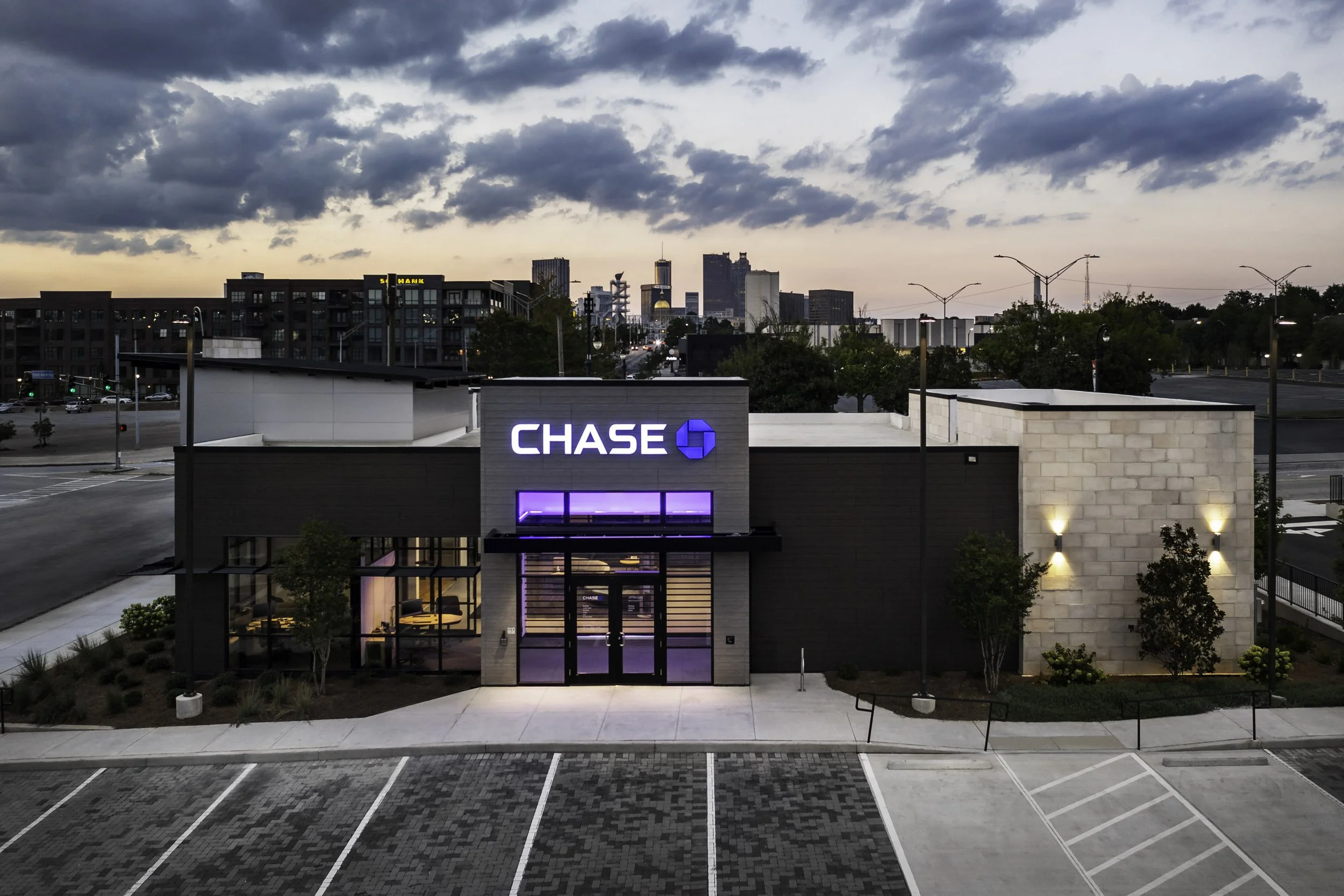 KBPHOTO_Moody-Nolan_JPMC-Atlanta-branch_20230818_Night-Drone_056-Edit_webuse.jpg