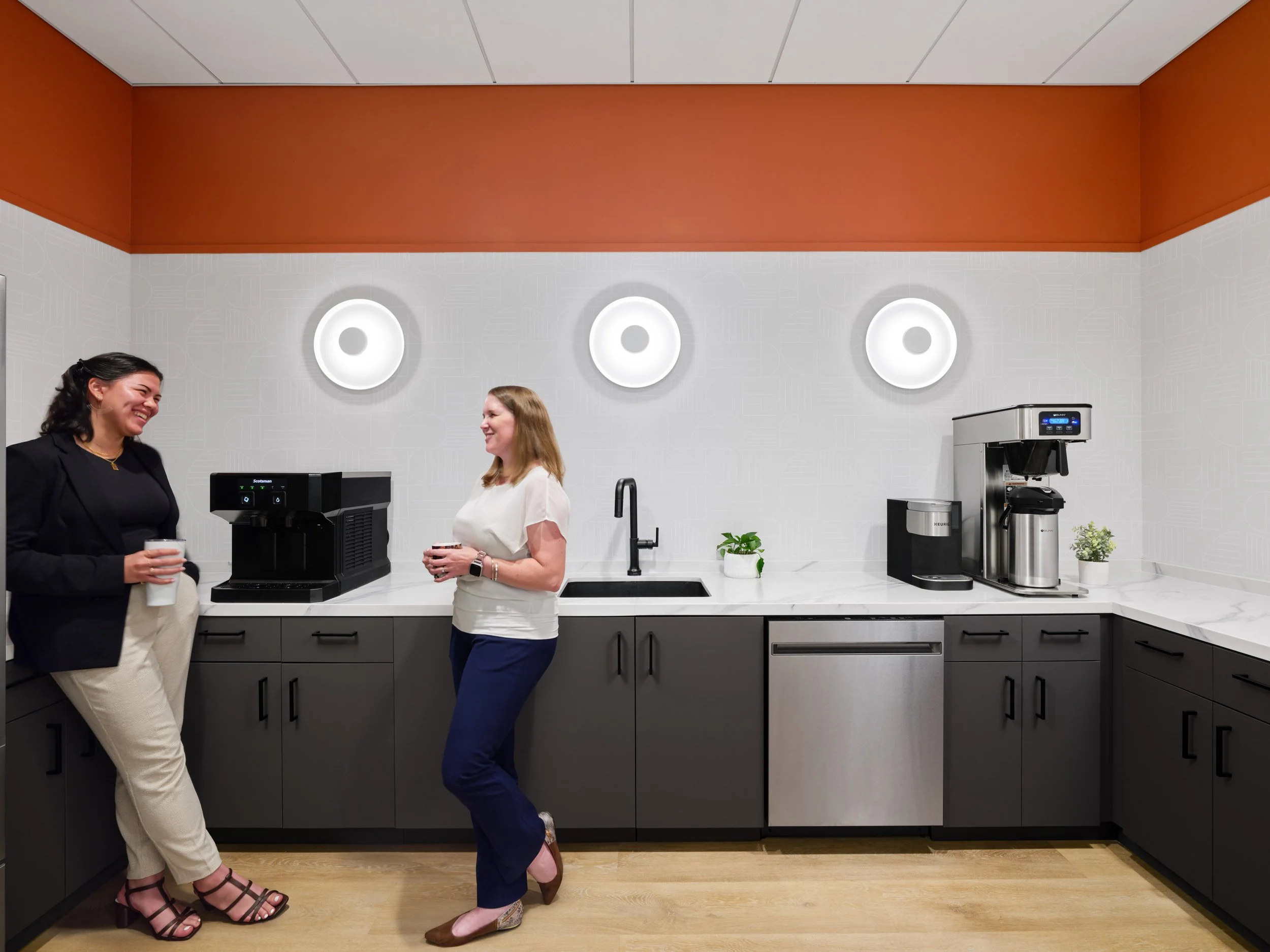 20250711_KBPHOTO_Cooper-Carry_Piedmont HealthcareSS_8th-FL_Coffee-Room_v2_people_webuse.jpg