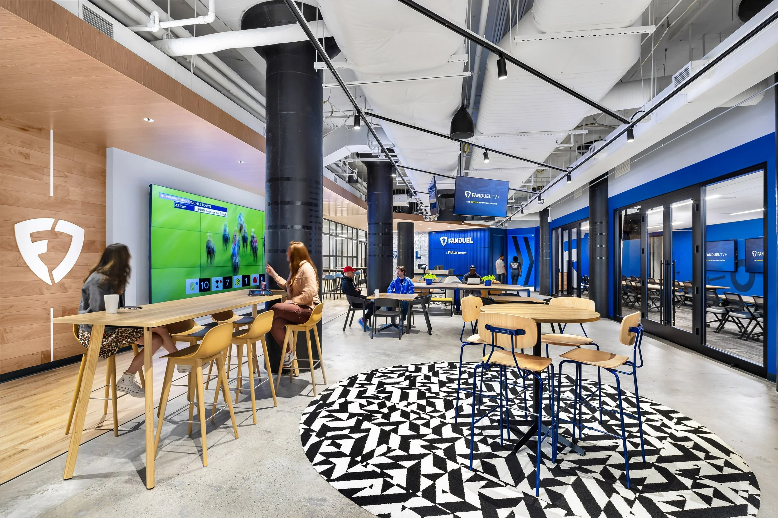 KBPHOTO_Unispace_FanDuel_20230428_559-Edit_v2_people_Final-webuse-revised.jpg