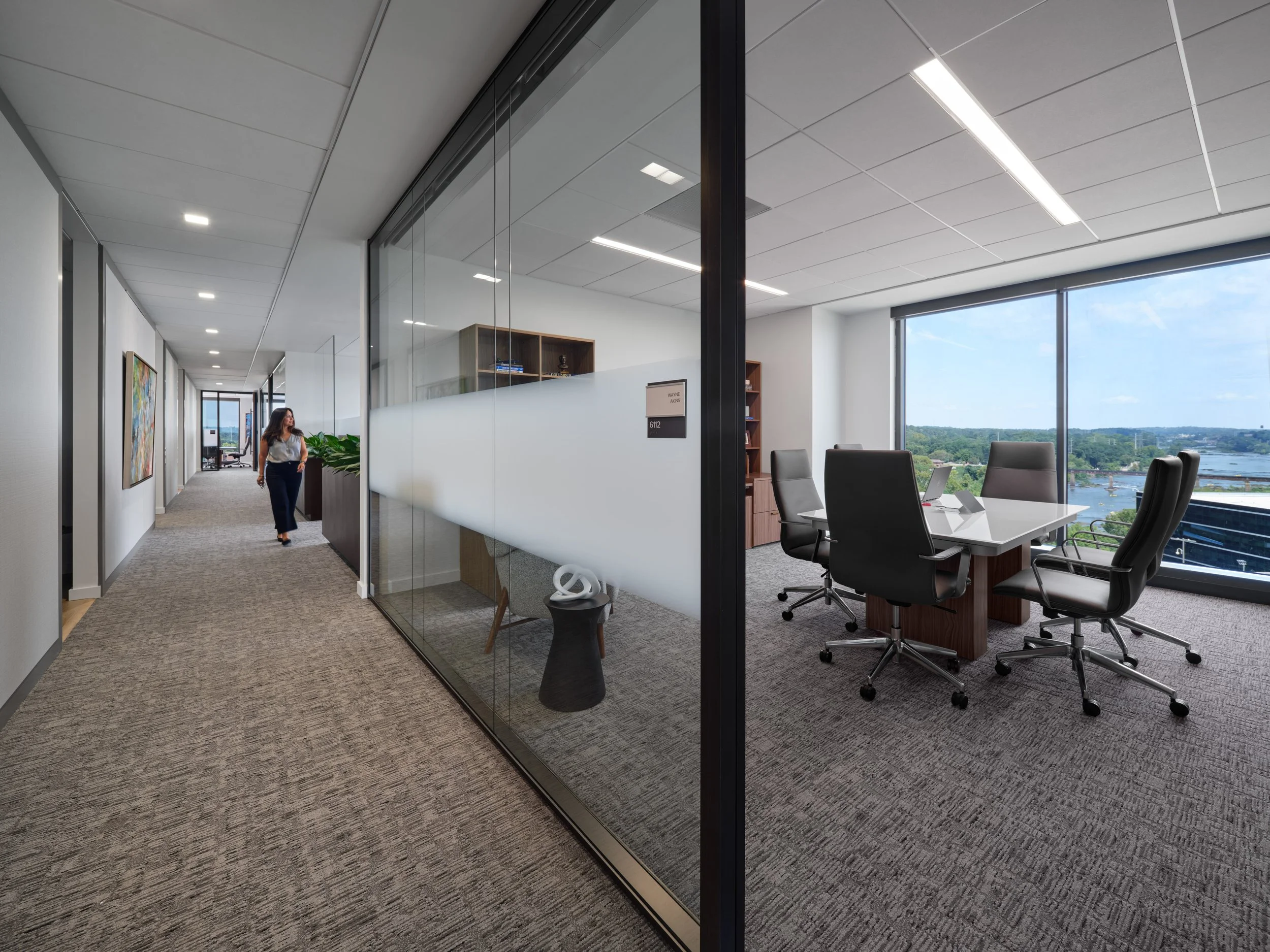 KBPHOTO_Synovus Bank_6609_Executive-Offices_v2_with-people_Final_webuse.jpg