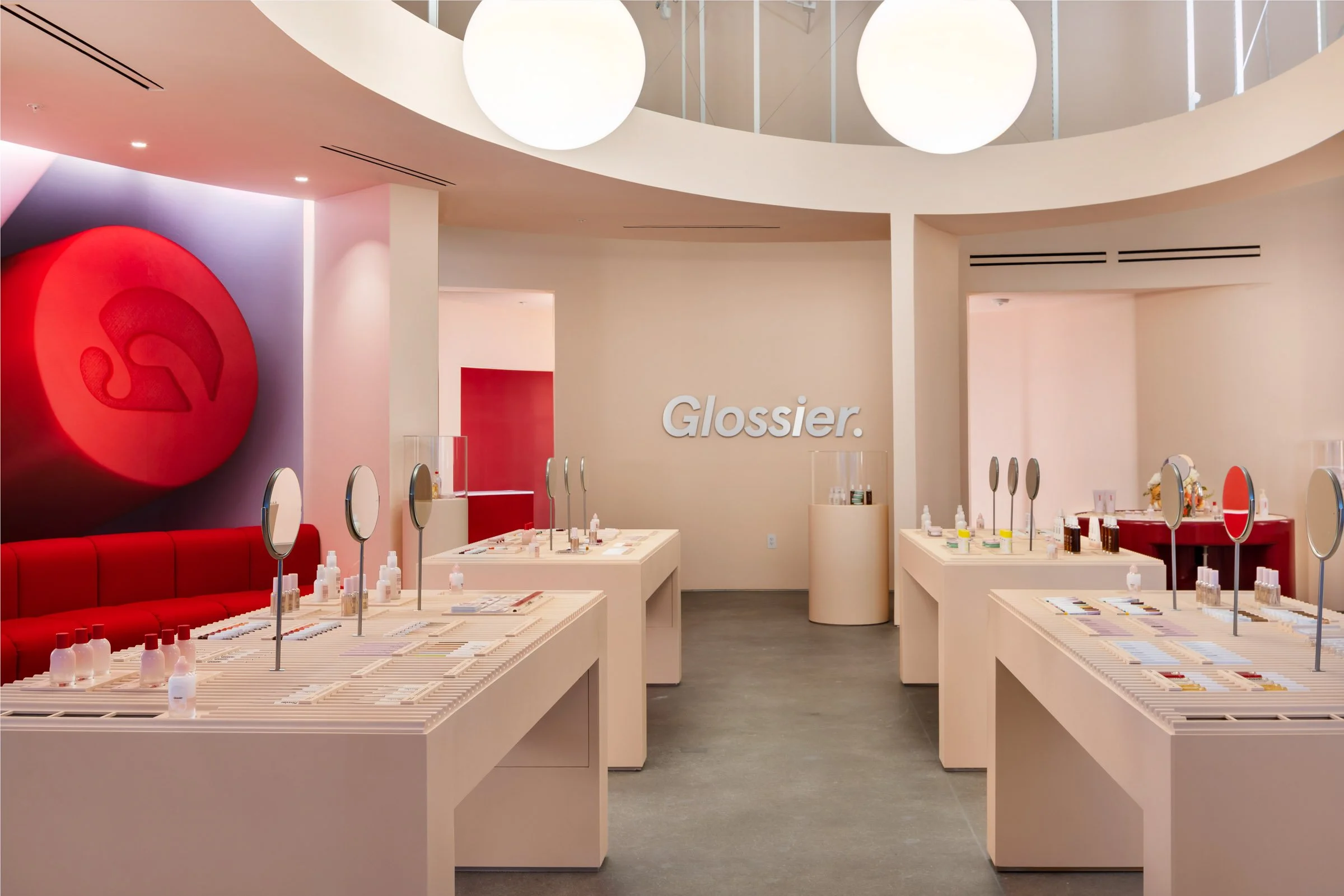 KatieBrickerPhoto_Glossier_ATL-Store_20220808__0055-Edit_webuse.jpg
