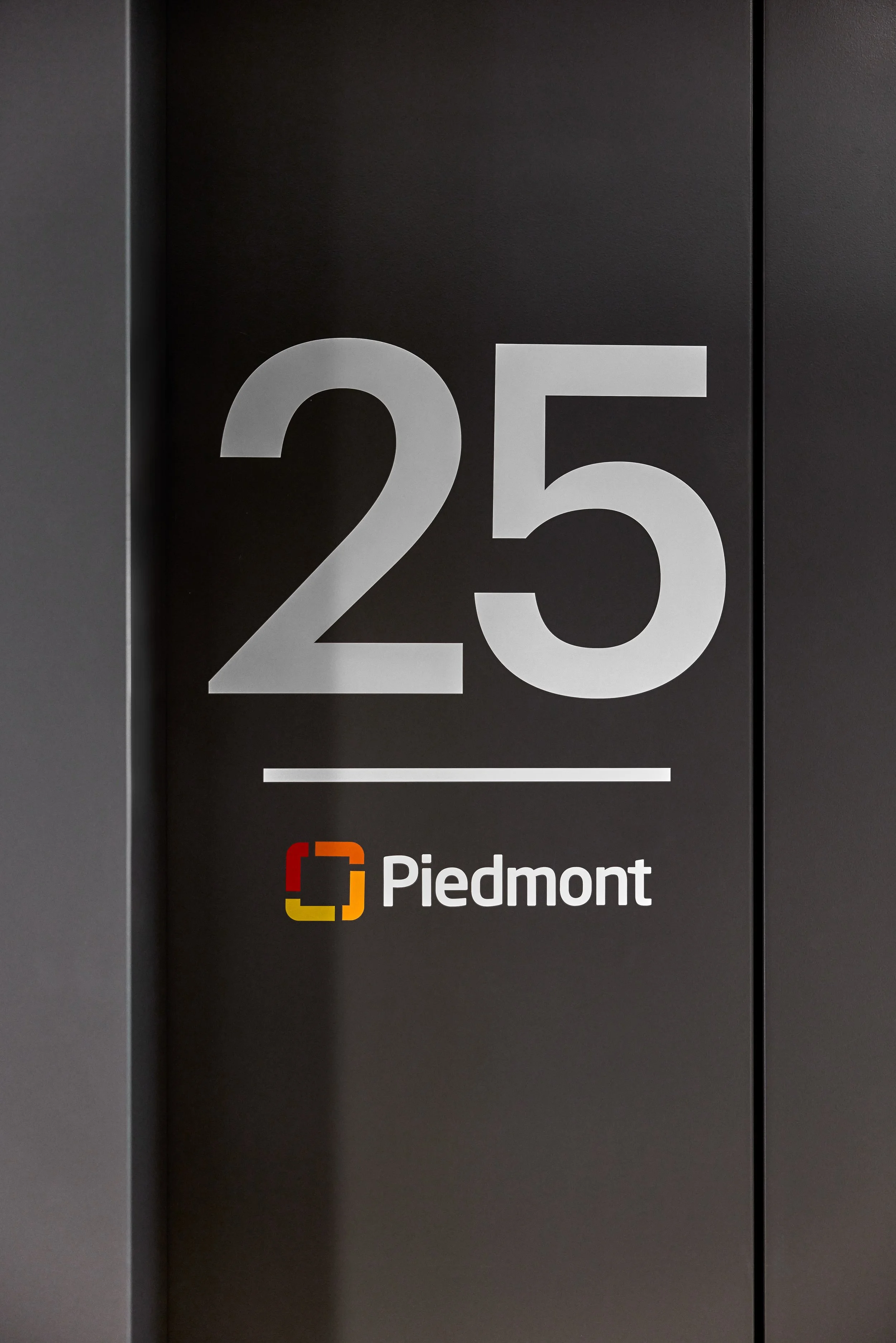 20250827_KBPHOTO_Cooper-Carry_Piedmont HealthcareSS_Handhelds_181_Edit_webuse.jpg
