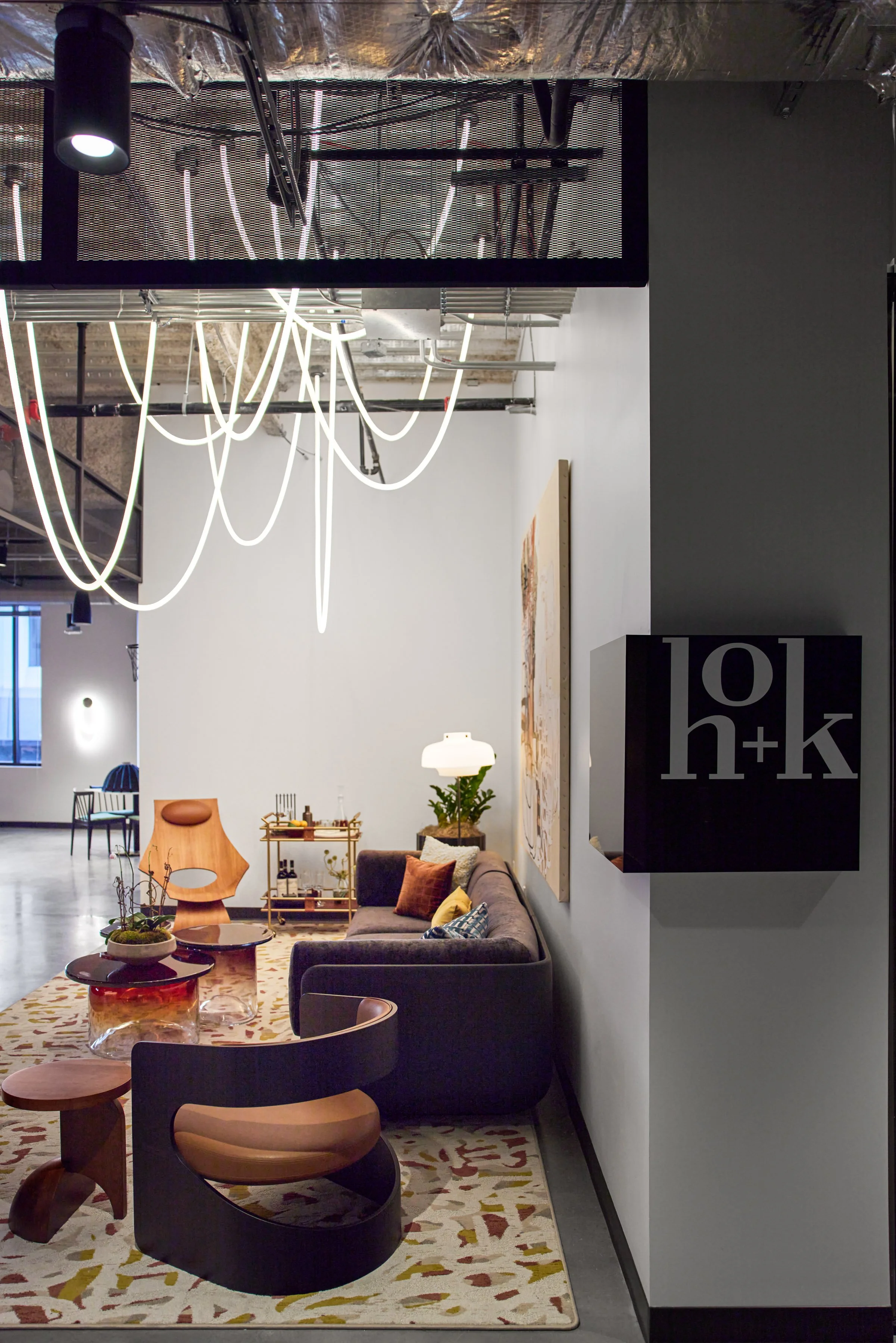 20250701_KBPHOTO_HOK_ATL-Office_Handhelds_033_webuse.jpg