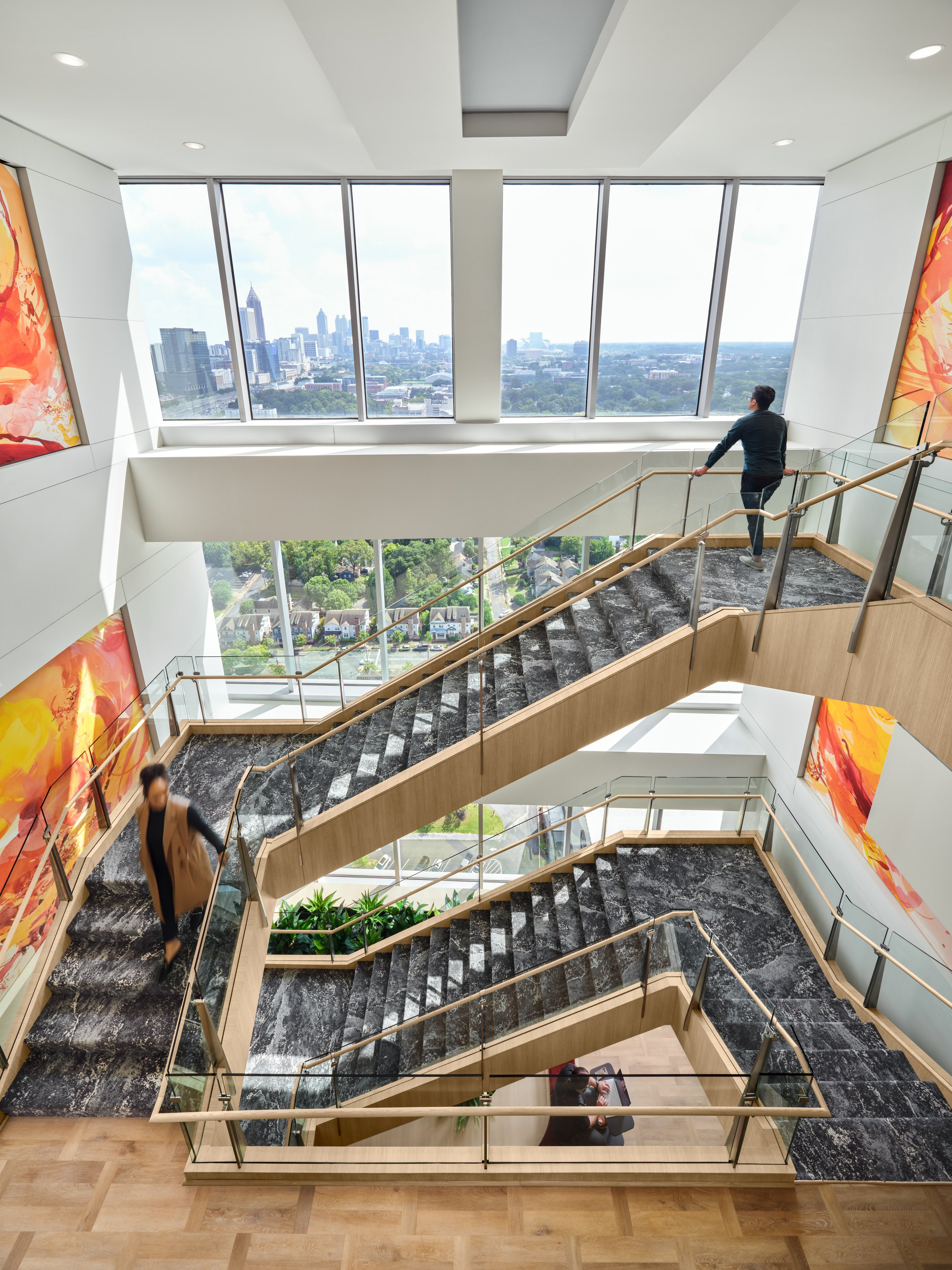 20250905_KBPHOTO_Cooper-Carry_Piedmont HealthcareSS_Main-Stairs_View-01_v2_people_webuse.jpg