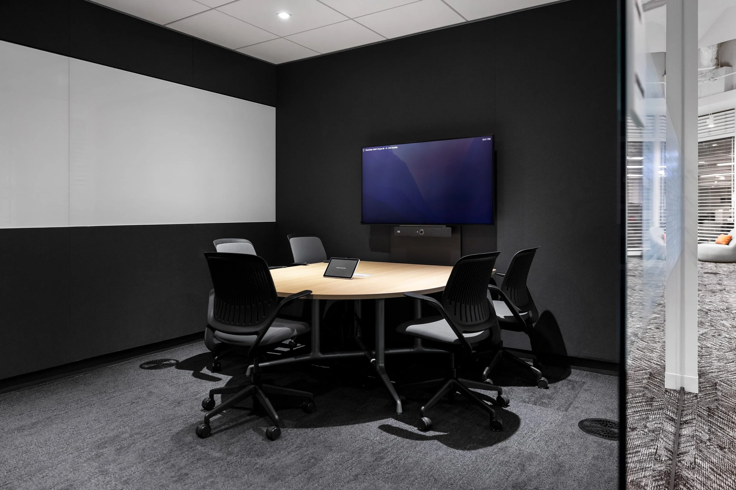 20250108_KBPHOTO_Gensler_Wells-Fargo-Charlotte-TVStudio_1011-Edit_final_webuse.jpg