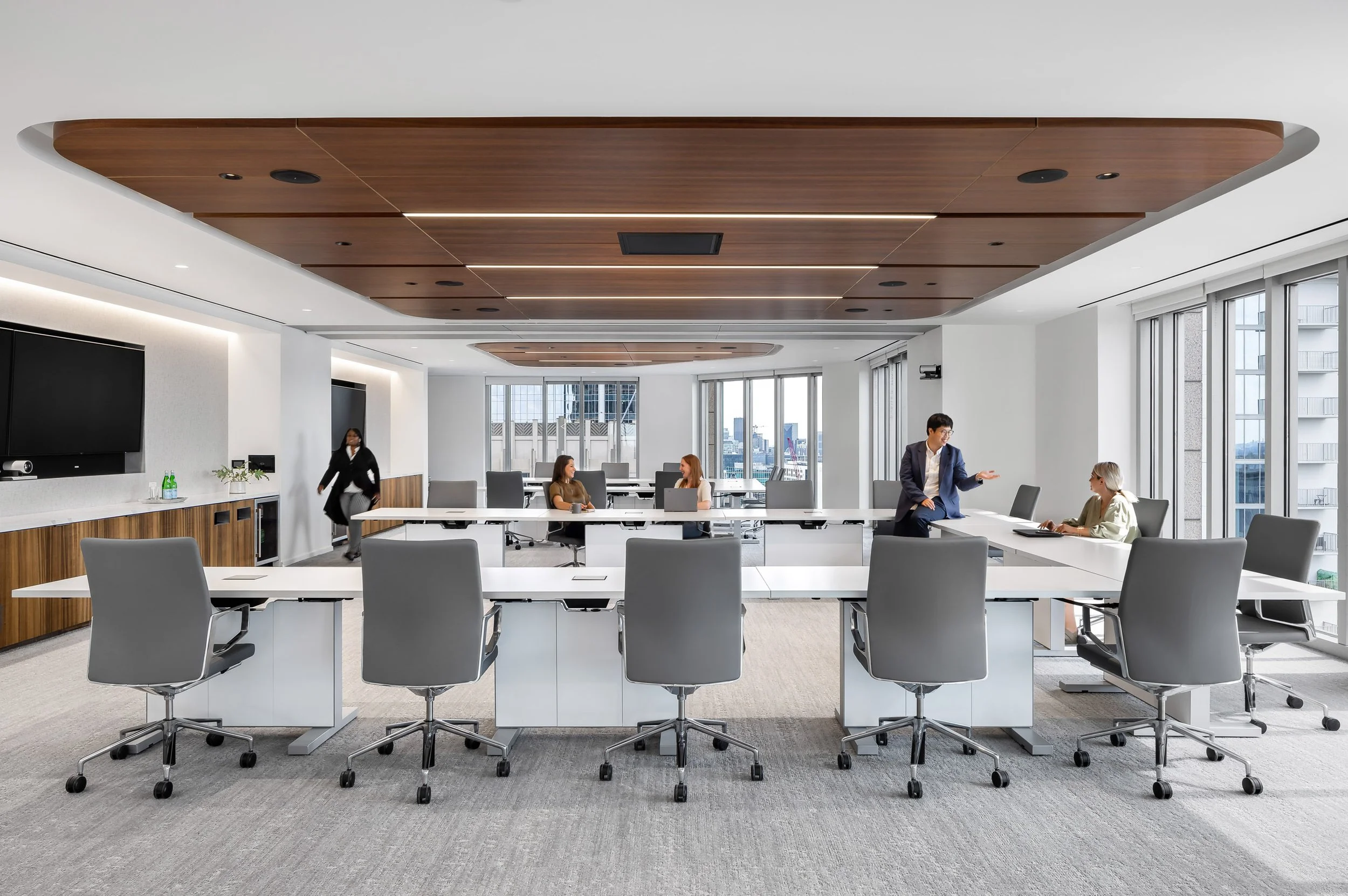 KatieBrickerPhoto_Gensler_DLA-Piper-ATL_20220708__View_08_Edit_v2_people_webuse.jpg