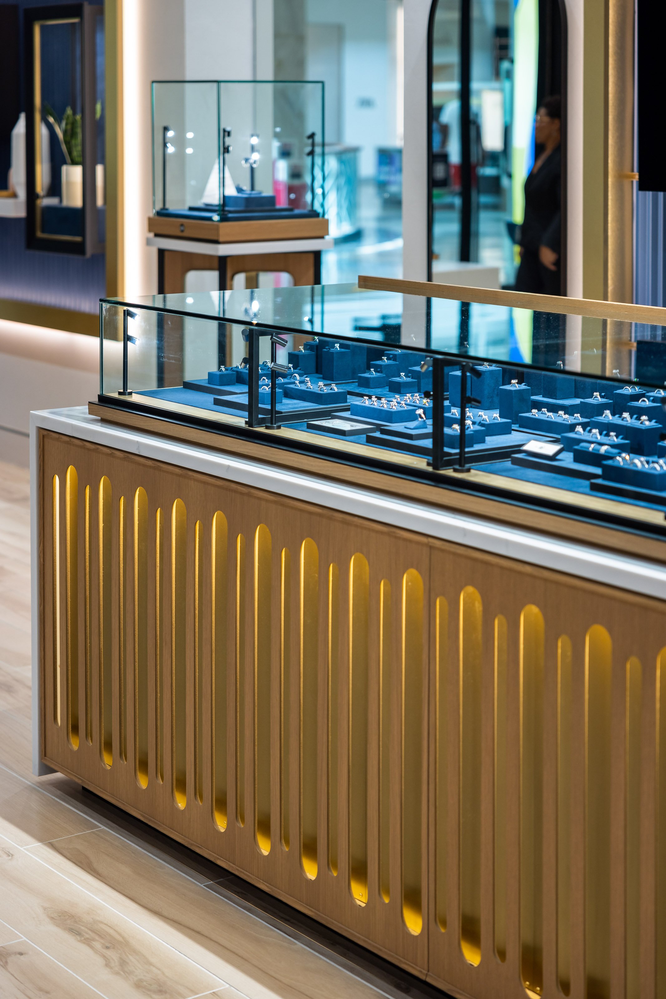 KatieBrickerPhoto_Blue-Nile_Lenox-Mall_Atlanta-GA_20221011_378-_Handheld_final_webuse.jpg