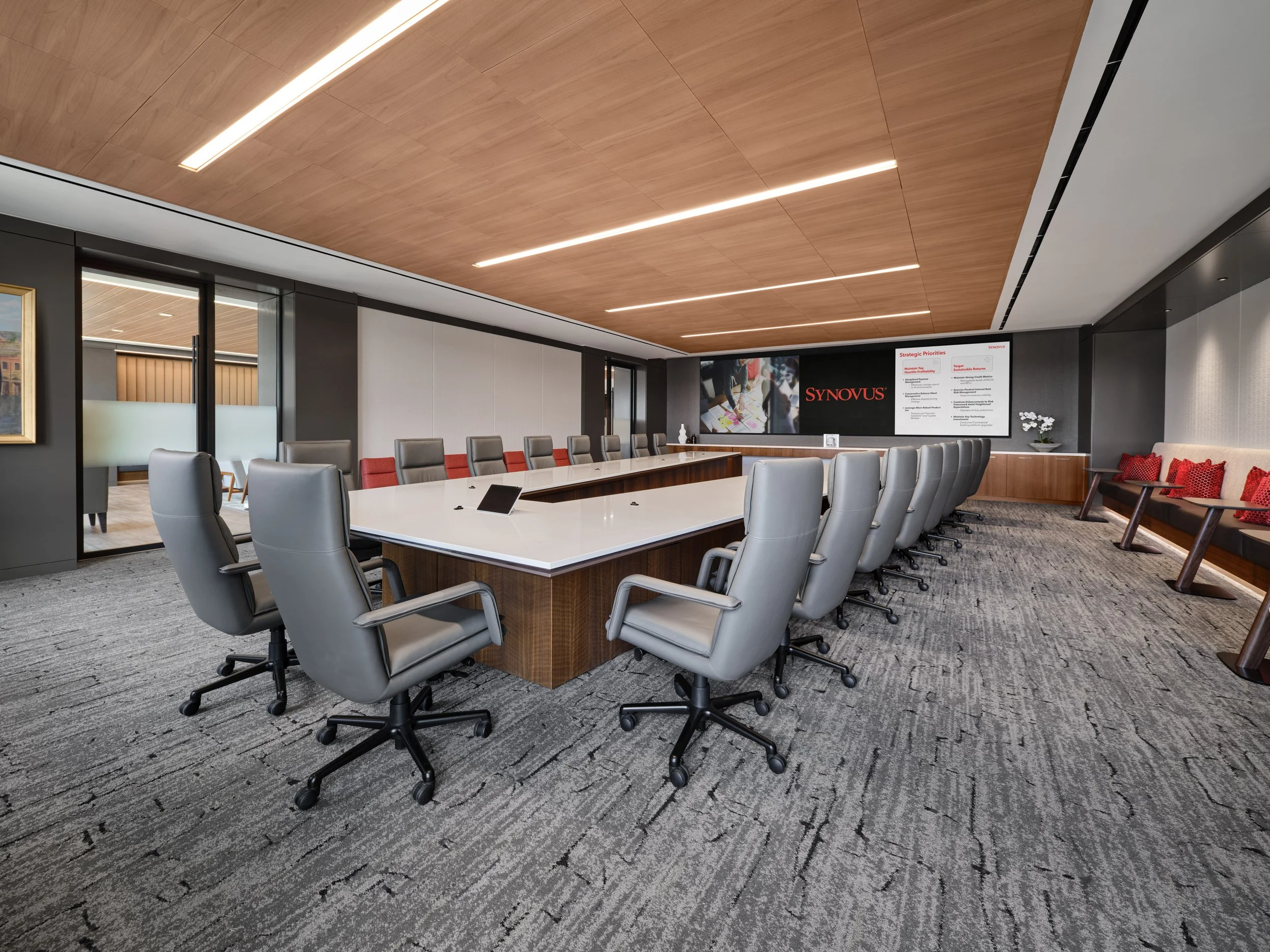 KBPHOTO_Synovus Bank_6734_Executive-Boardroom_v7_screen-opt6_Final_webuse.jpg