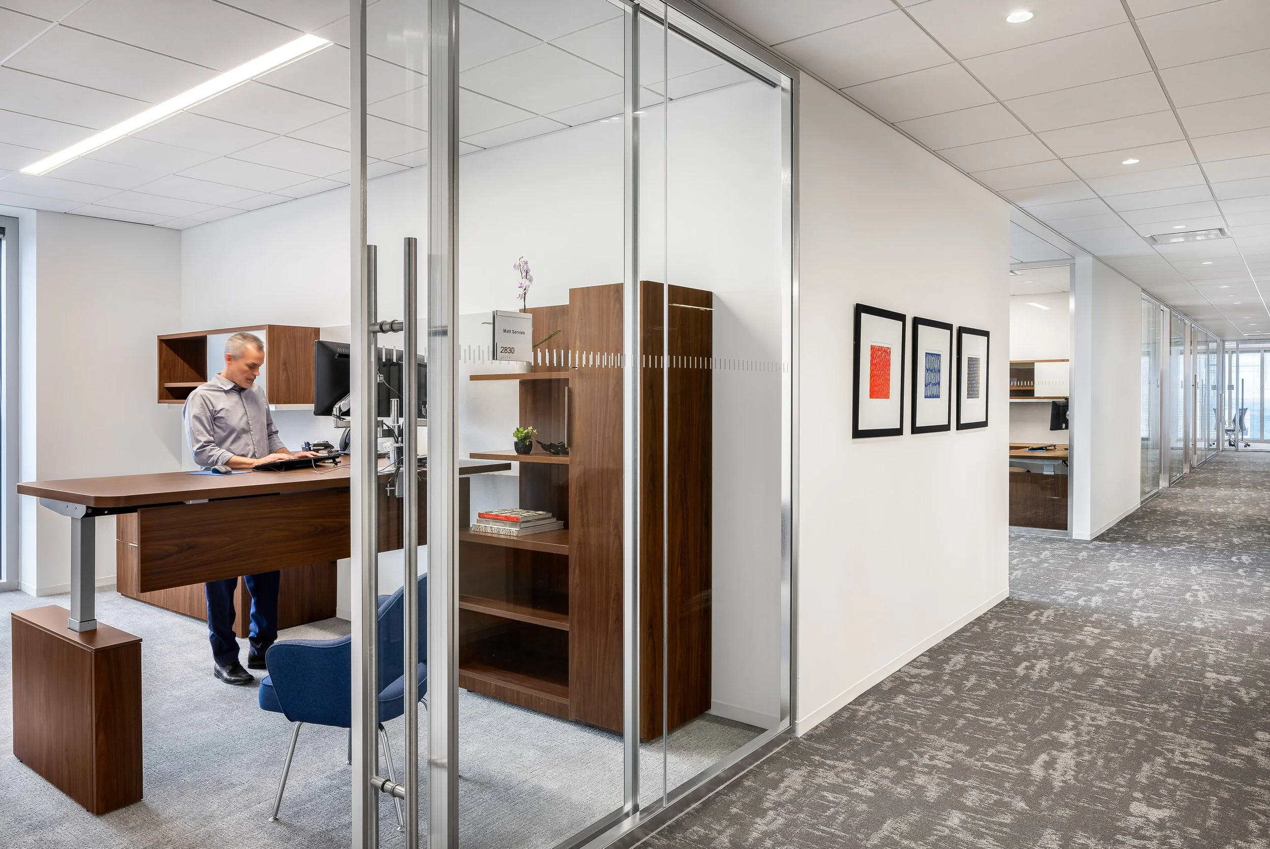 KatieBrickerPhoto_Gensler_DLA-Piper-ATL_20220708__View_12_Edit_v2_people_webuse.jpg