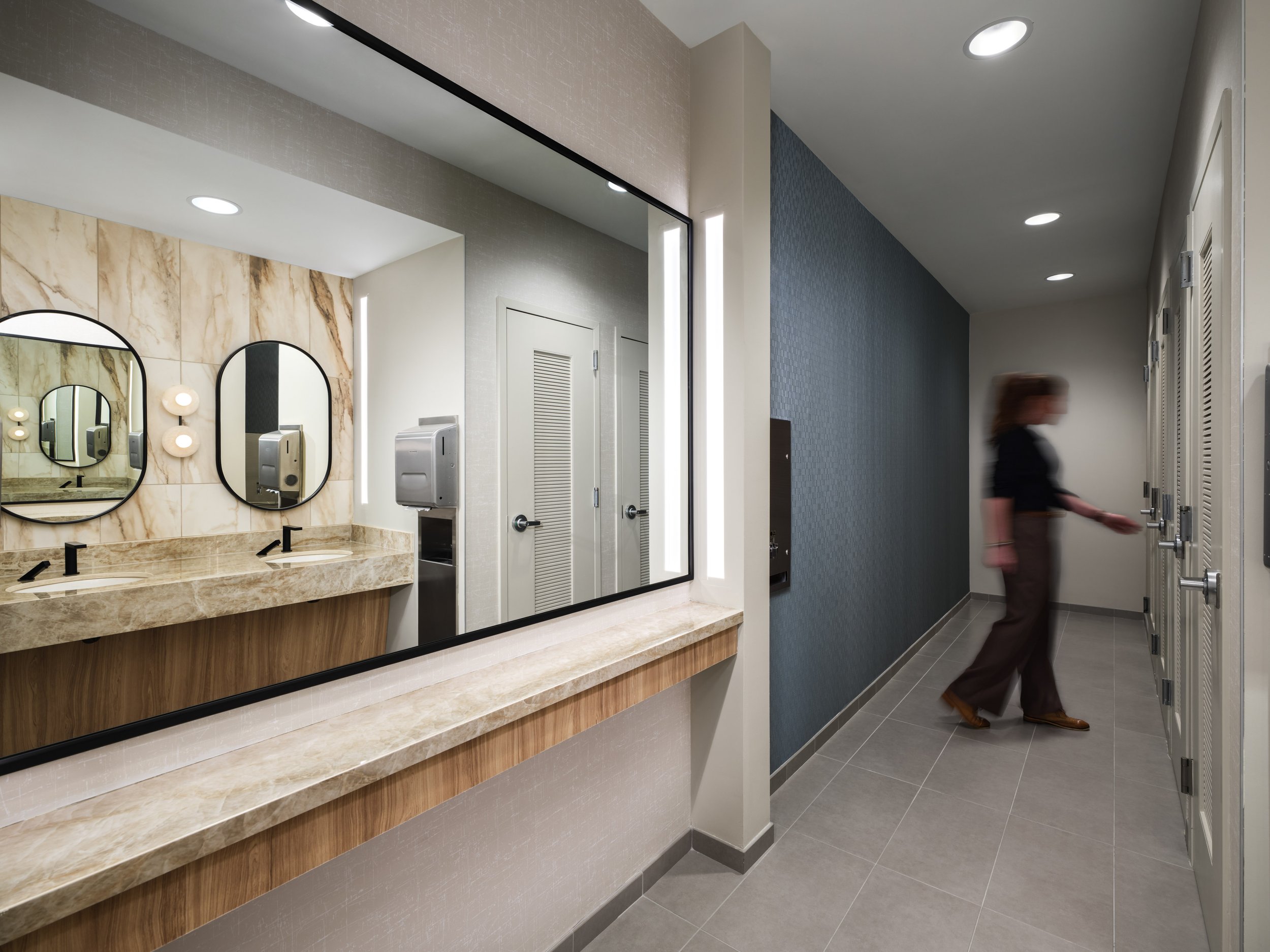 20250905_KBPHOTO_Cooper-Carry_Piedmont HealthcareSS_Bathroom_v2_people_webuse.jpg