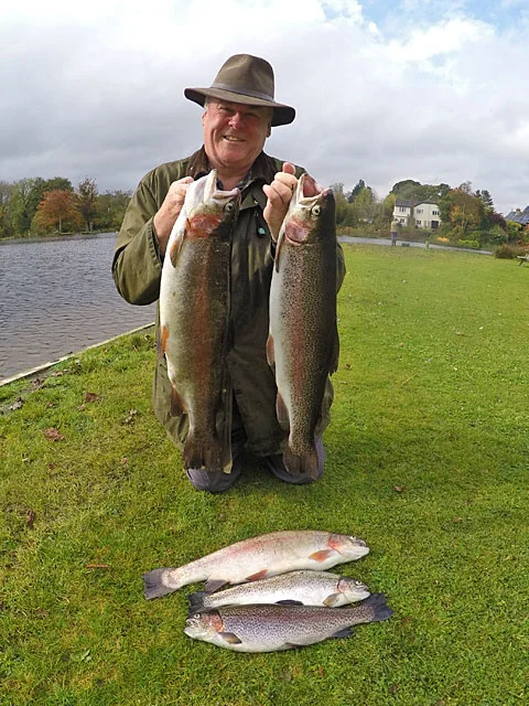 Steve Guscott claims the best bag of the week at 27lb 12oz including fish of 8lb 12oz, 7lb 14oz, 5lb 14oz, 3lb & 2lb 4oz.