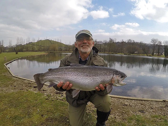 Tom Hendy with a simply stunning 8lb 6oz Rainbow Trout from Anchor Lake