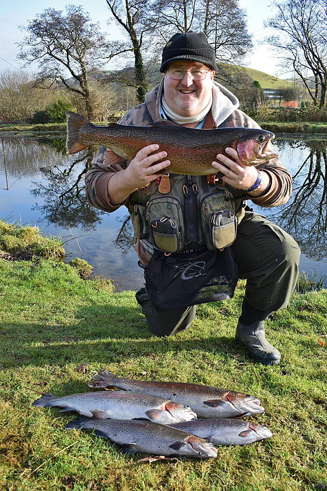 A five fish 25lb 8oz bag for a very happy Don Mansell - caught using Blue Flash Damsels with the excpetion of one which took a dry fly.