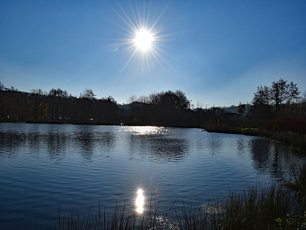 Cold clear water, big blue sky & sun - perfect winter conditions!