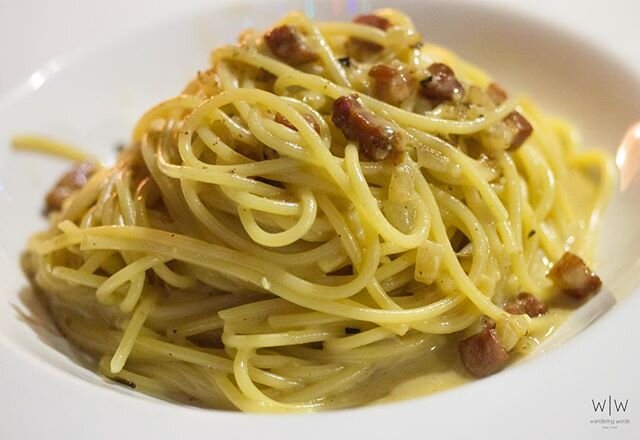 A lil' carbonara to start the week off right! Another awesome dish from @elcazadoritaliano