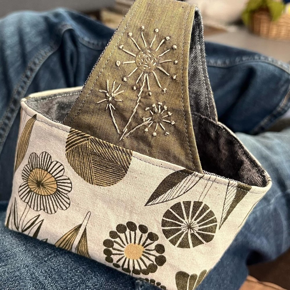 Darling fabric basket. Our guild got together yesterday to sew and celebrate the year that&rsquo;s about to end. Fabric from @bookhou bought through @kokkafabrics pattern from @michellepatterns