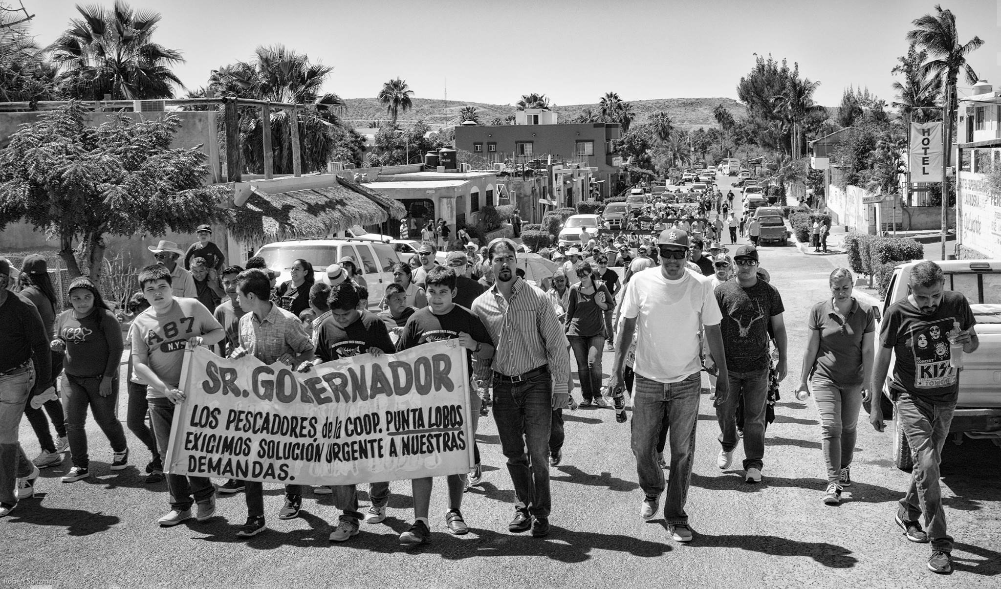 The town marches against the Tres Santos development