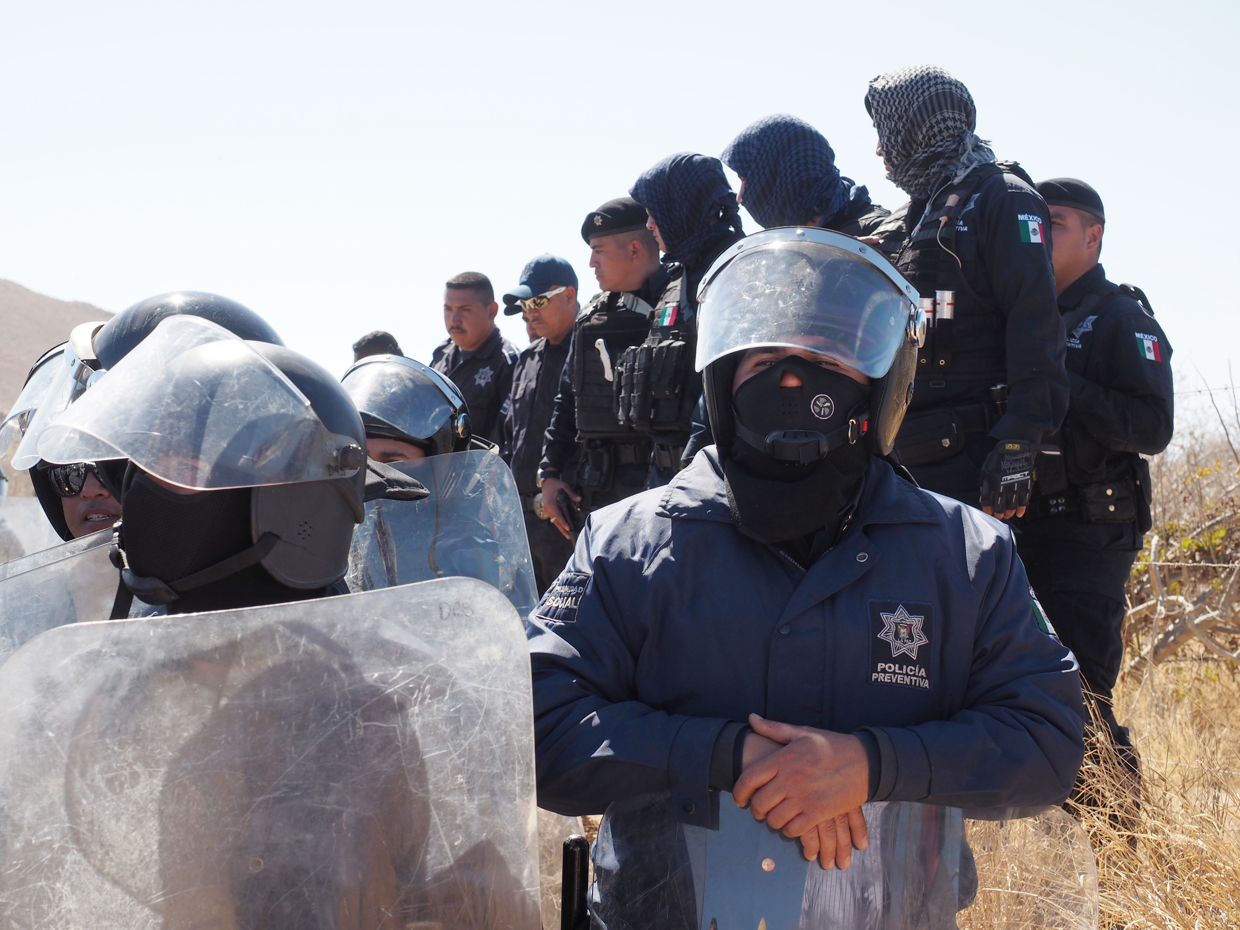  Federal police have moved in to remove the fishermen and close down the blockade. 