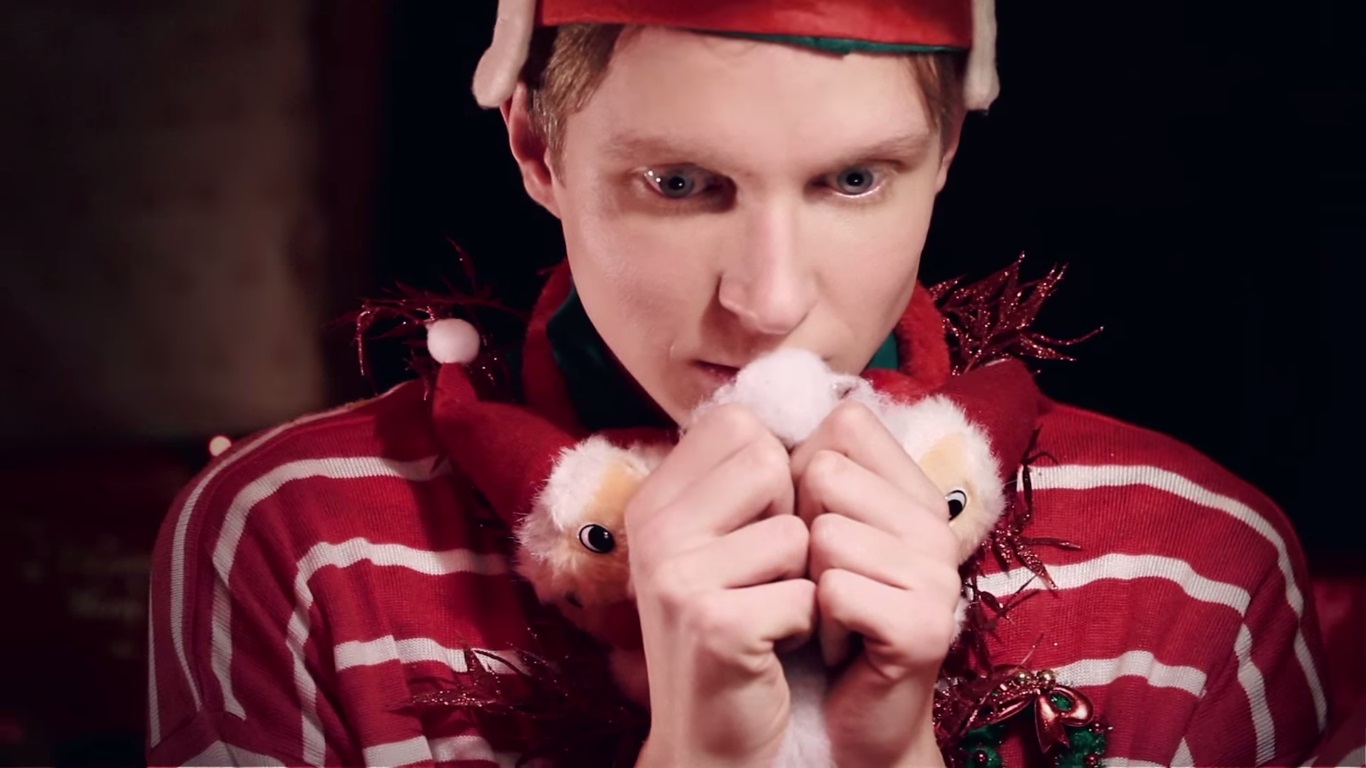 Still, Wilkinson Sword: #Savesanta or #Shavesanta