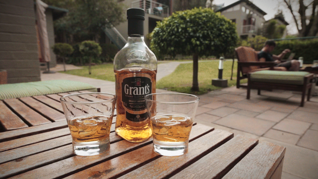 Grants Whiskey, Hotel