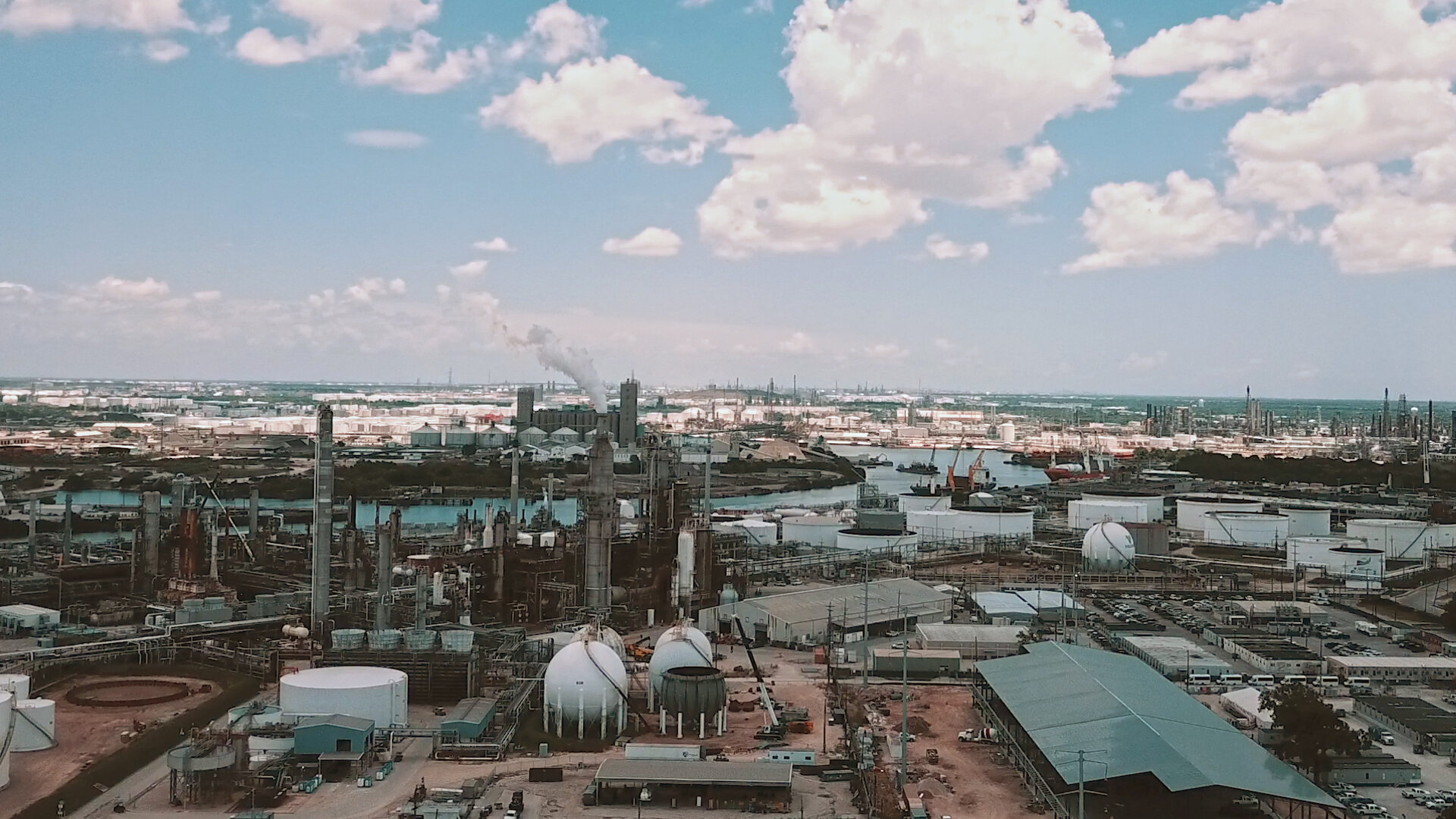 Pandemic Crisis, Systemic Decline: New Report Warns Oil, Gas and Plastic Industries are an Unfillable Sinkhole for Recovery Funds