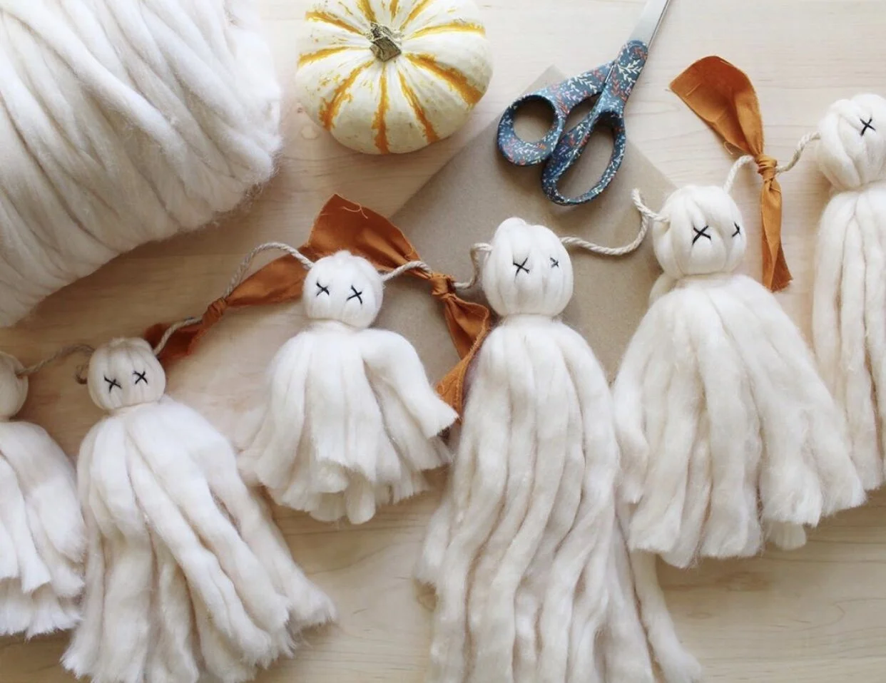Felt Ghosty Yarn Garland (@lunabeehive).jpg