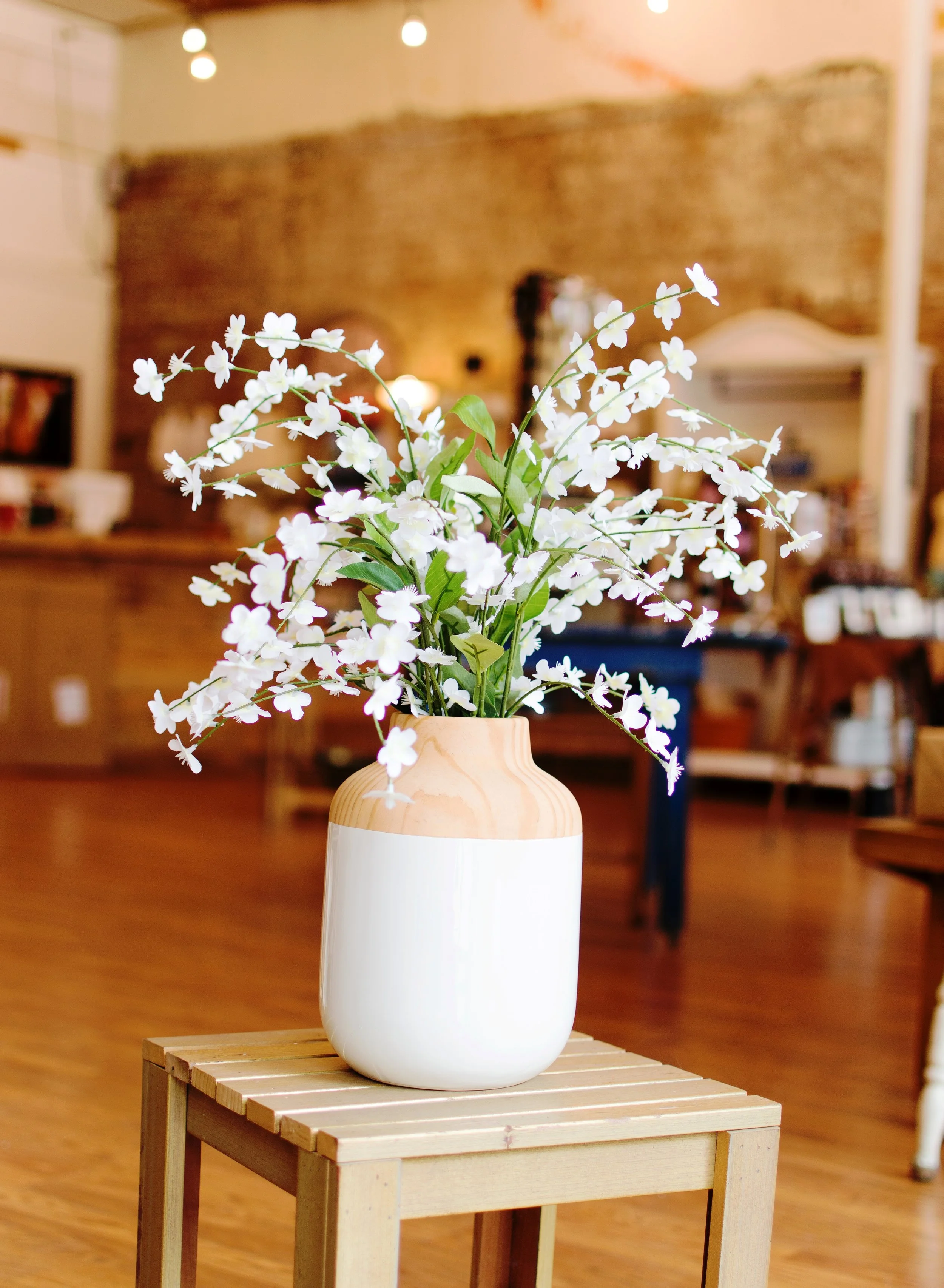 vase with spring flowers