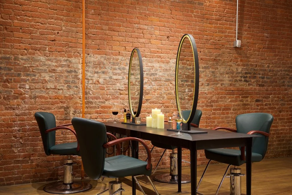 Salon Hours : Open daily from 10AM to 8AM Location : 345 West Broadway, New York Email : westbroadway@mldnewyork.com Phone : 212 390 8666 Website : click here Instagram : click here
