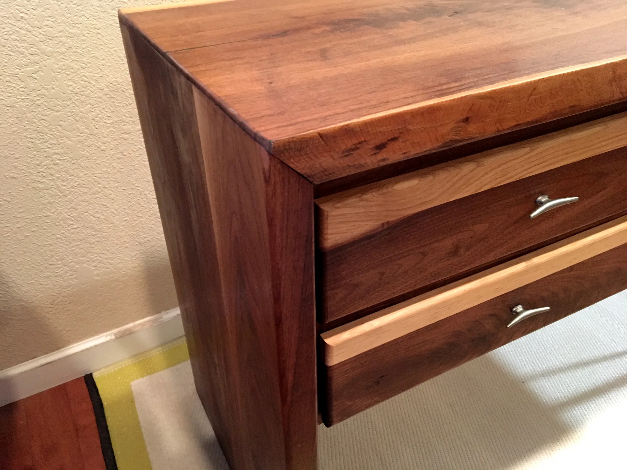 desk_corner_detail.jpg