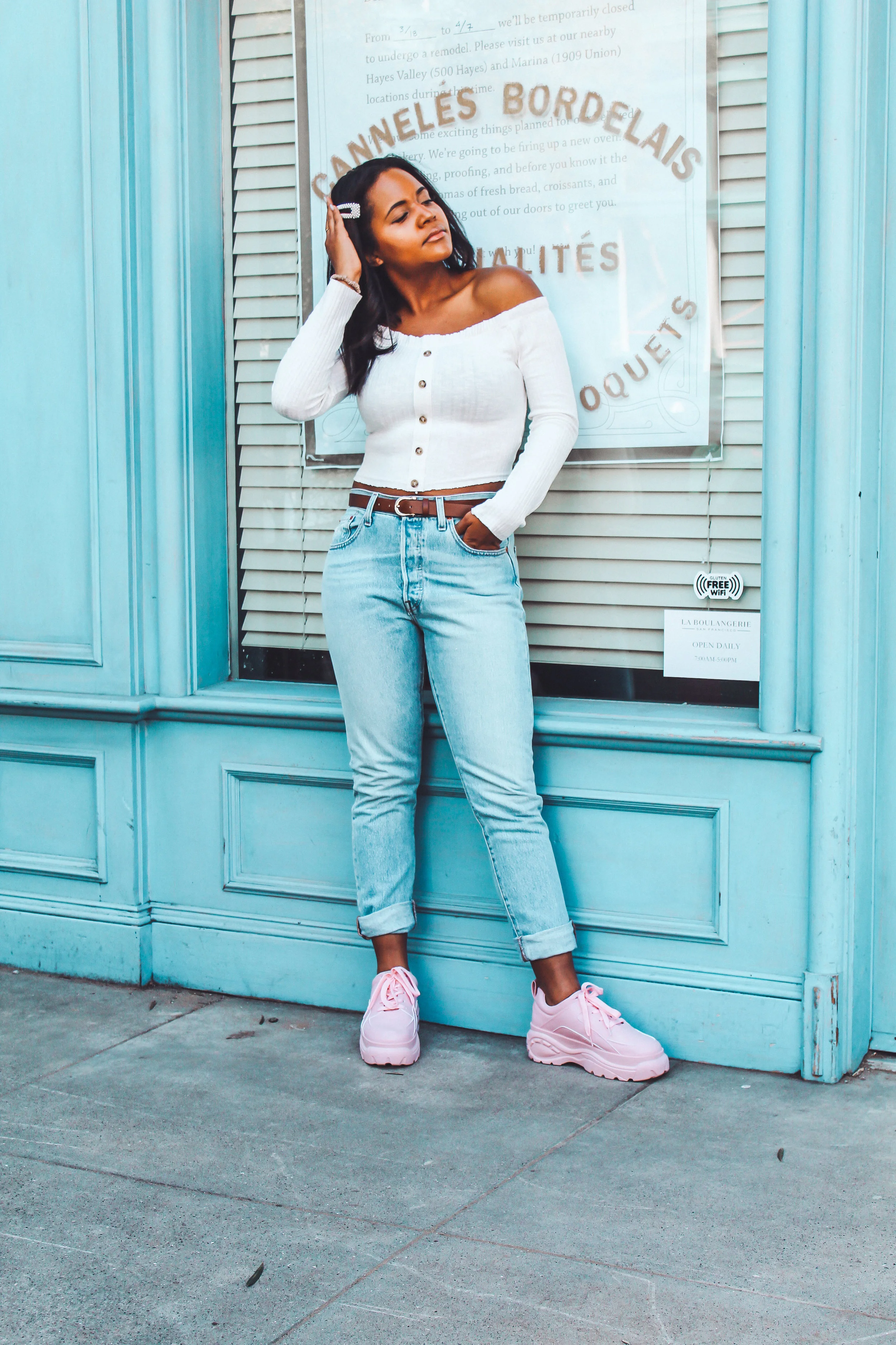 white shirt jeans and sneakers