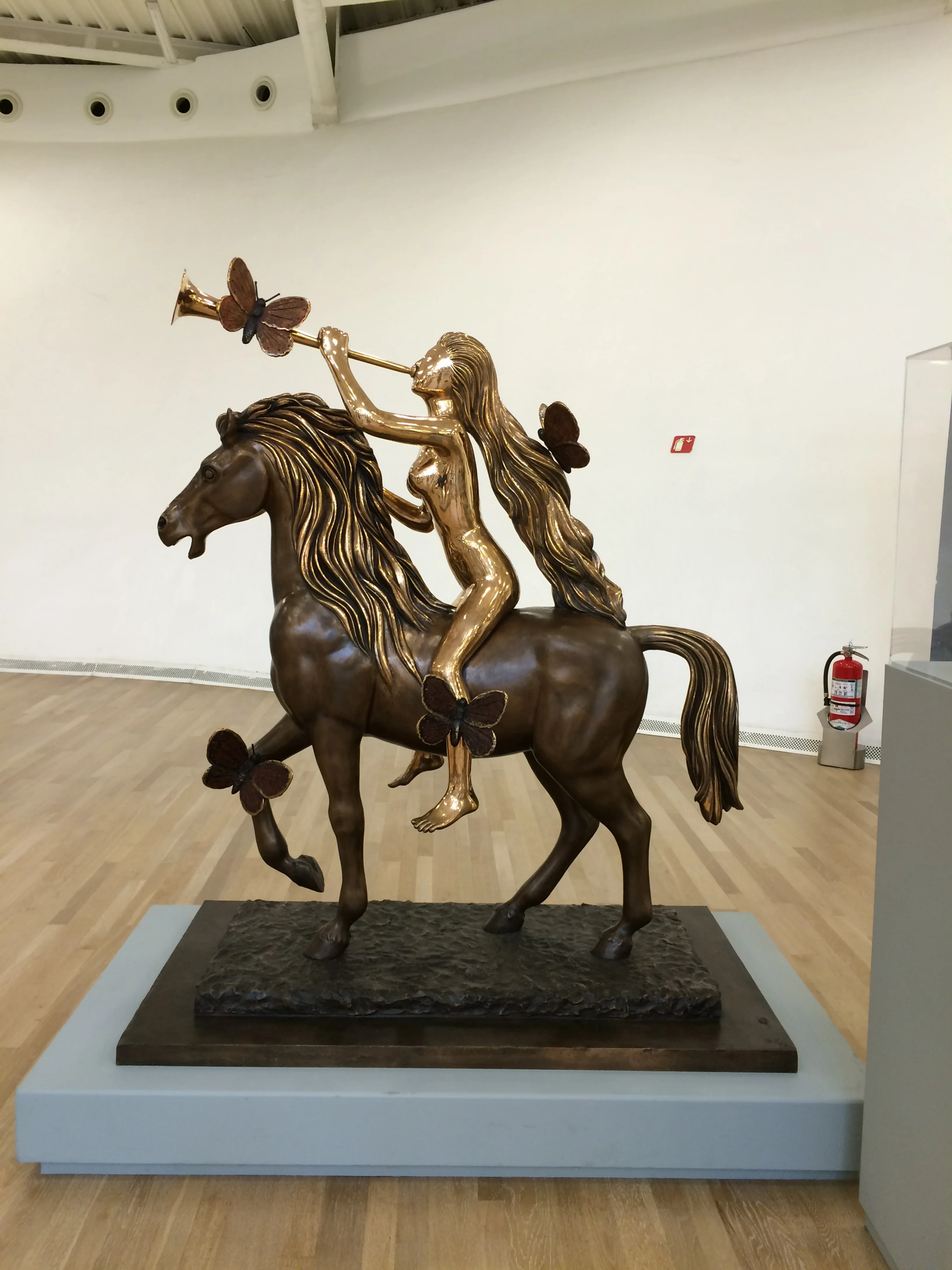 Lady Godiva con mariposas Salvador Dali 1976
