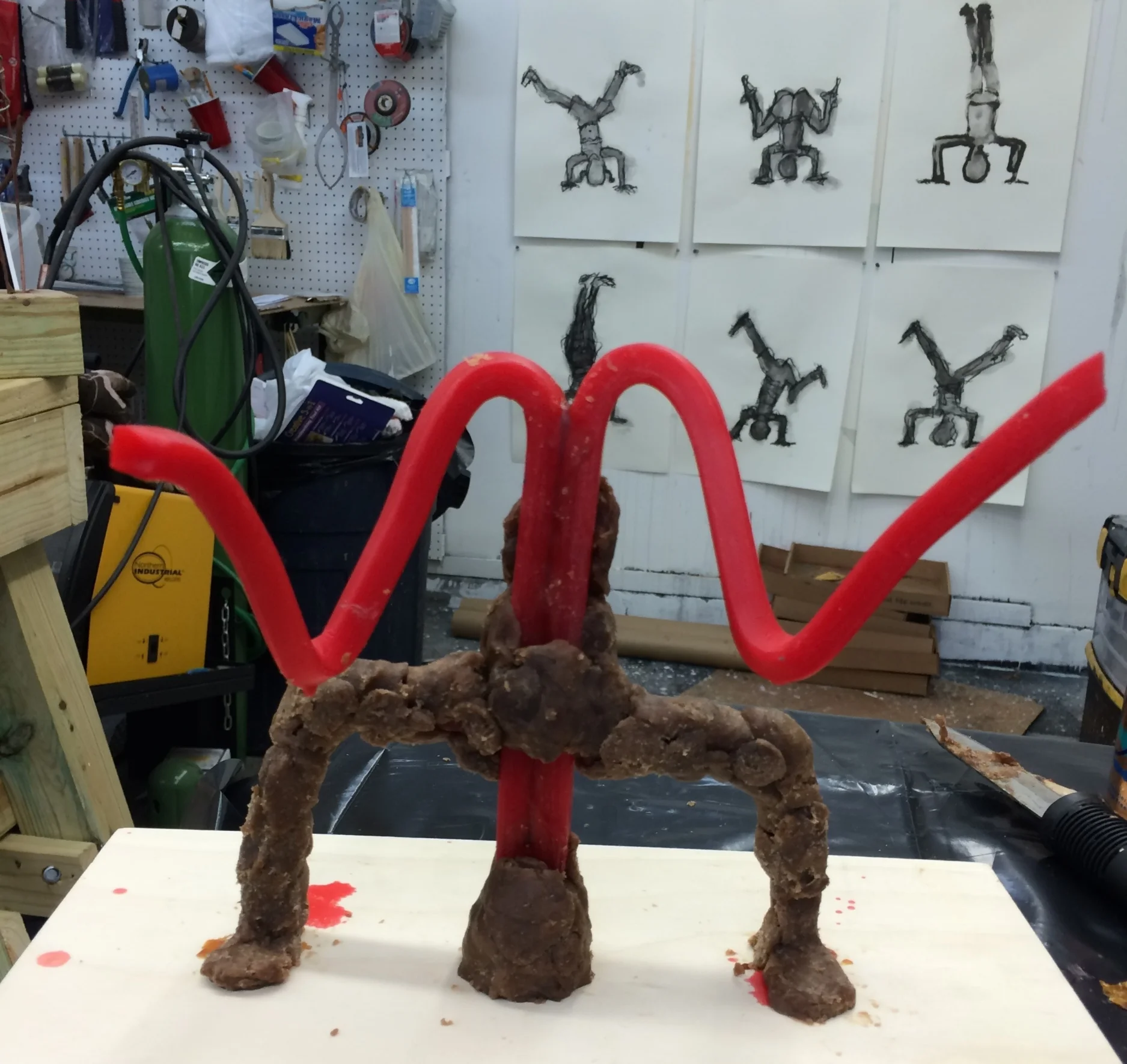 Above I am building up the armature by pressing small balls of warm wax on to the armature one piece at a time. 