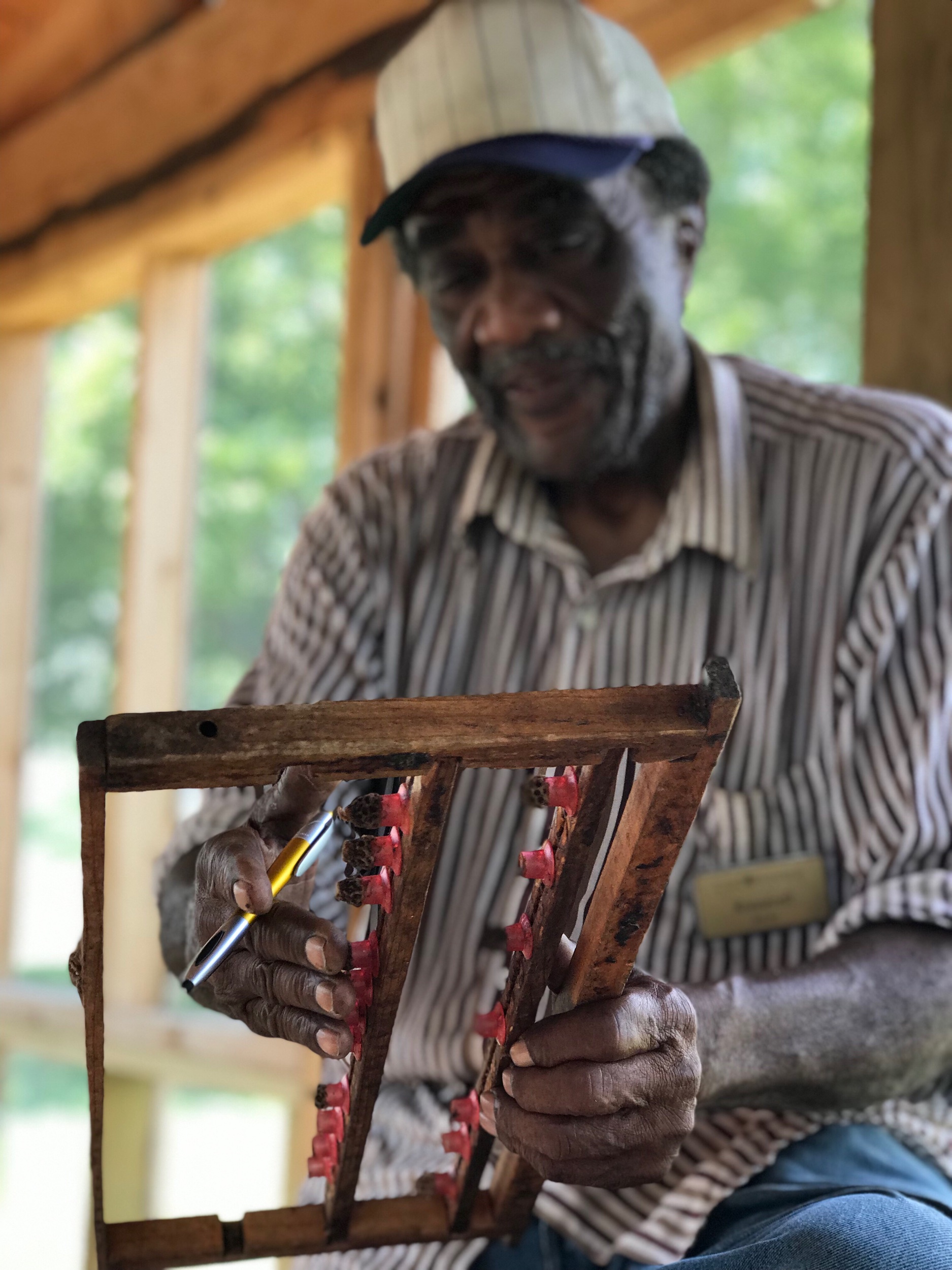 This frame is used to raise queens. They sell 500 queens a day.