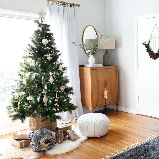 Prepping for some really fun holiday giveaways with a few of my favorite companies @luluandgeorgia @parachutehome @plumprettysugar @mrchrisearl @byrosiejane as a small way to say thank you for following along my IG account. I read every single comment and try my best to answer all your DM’s. Love this little community ♥️