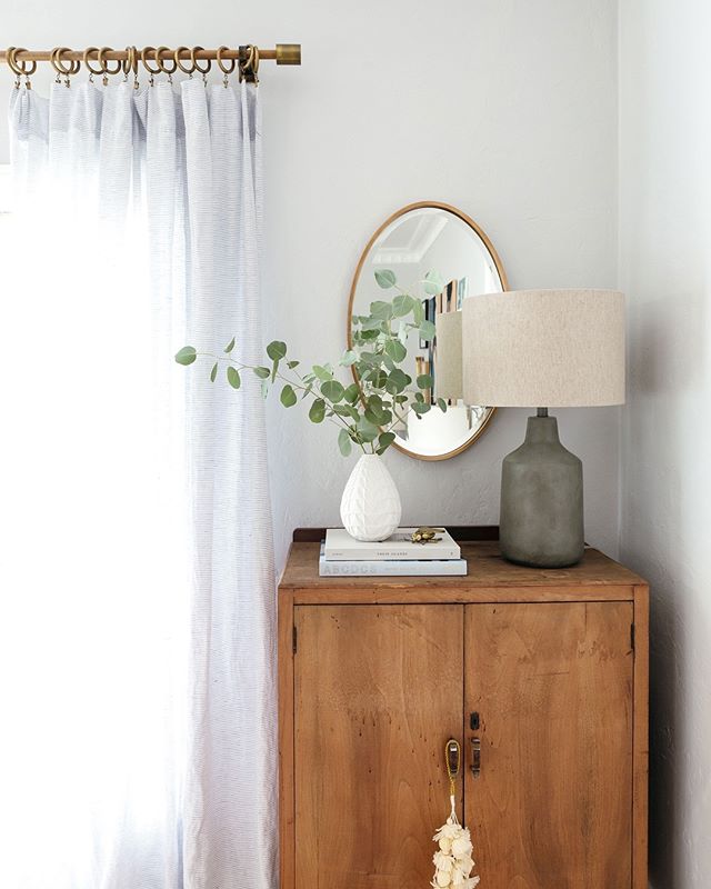 Holiday decorating doesn’t have to end in the living room. There are so many ways to add little 🧚🏻‍♀️ everywhere... like how these tassels are hanging on this vintage cabinet ✨ (Styling by @ginny_macdonald for @luluandgeorgia)