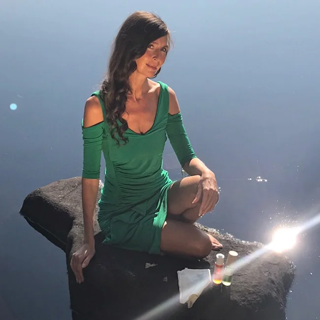 nadine_green_dress_rock2.jpg