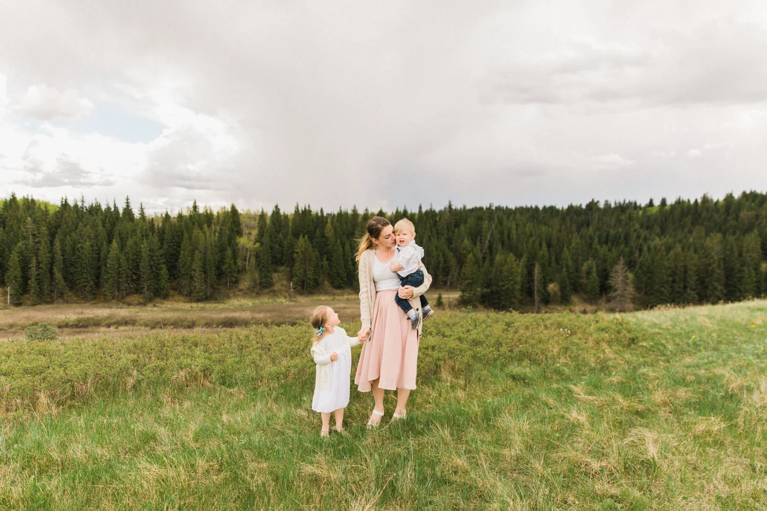 Mother's Day Picnic Calgary Lifestyle Photographer Guenard Photography