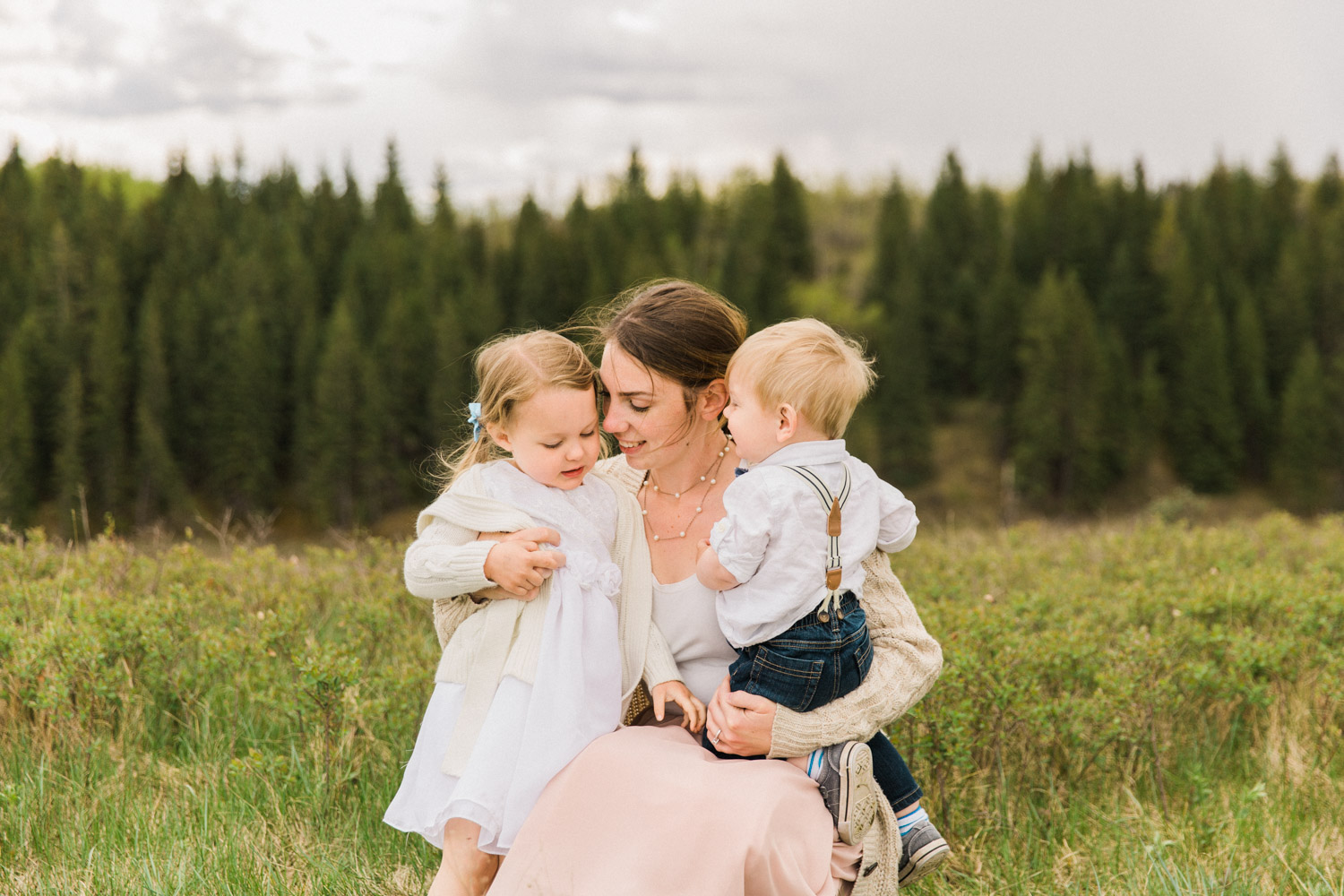 Mother's Day Picnic Calgary Lifestyle Photographer Guenard Photography
