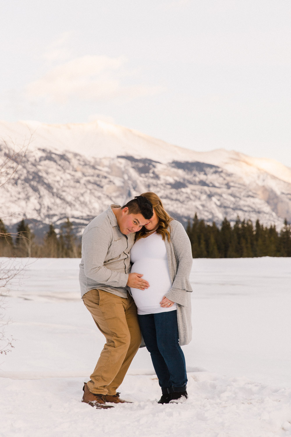 Canmore Mountain Maternity Shoot Calgary Photographer Jennie Guenard Photography