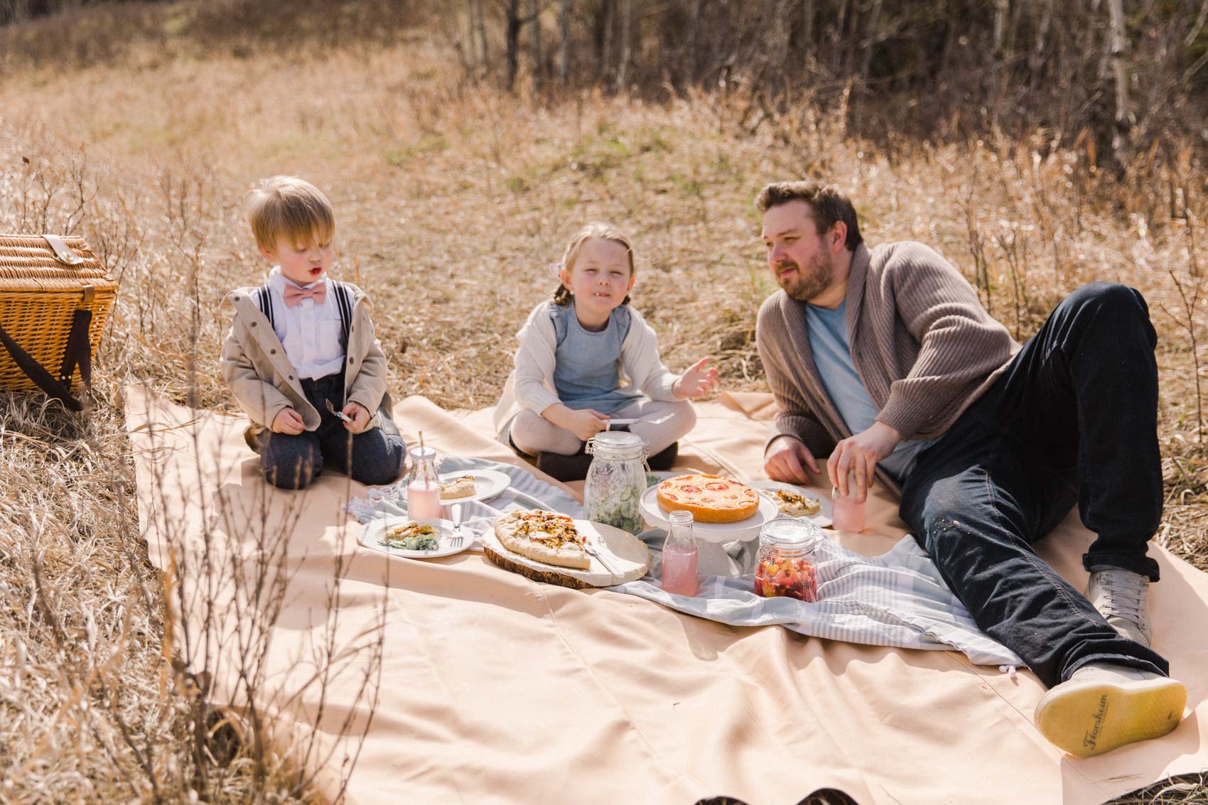 Outdoor Easter ideas in Calgary, egg hunt and picnic family photographer Jennie Guenard Photography