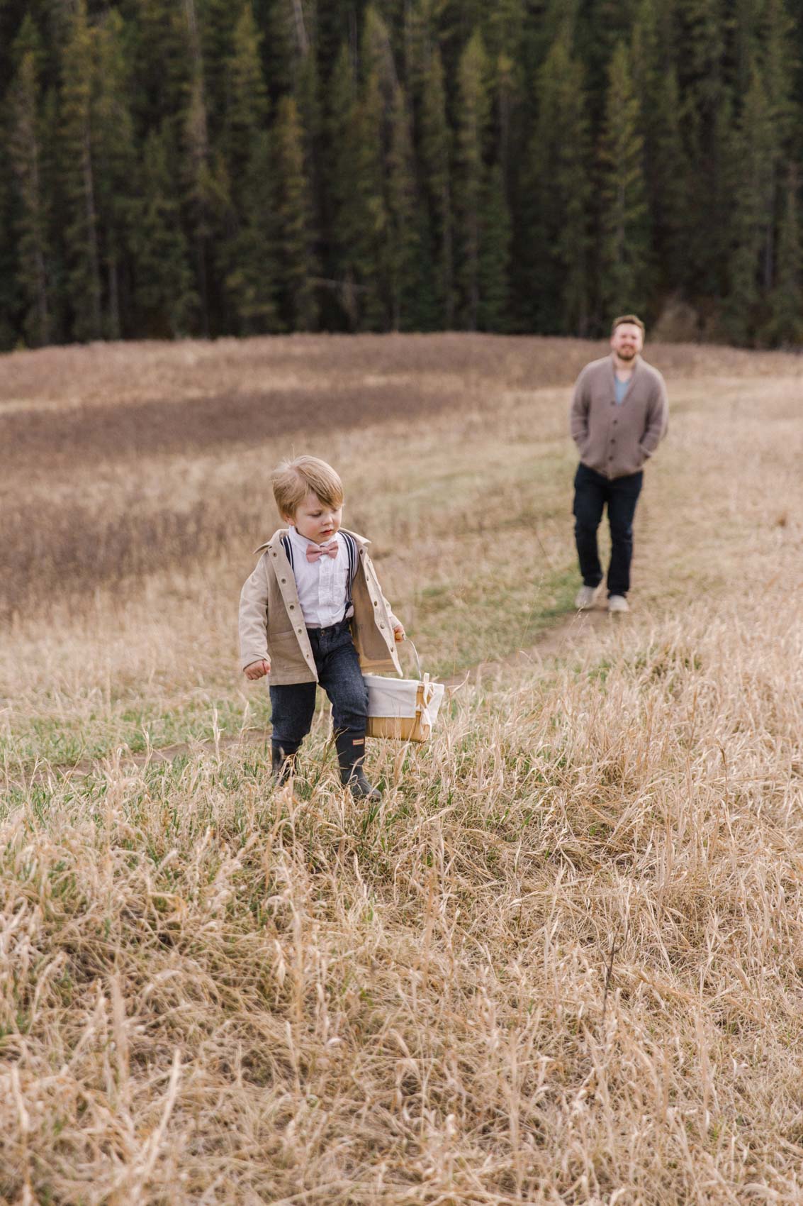 Outdoor Easter ideas in Calgary, egg hunt and picnic family photographer Jennie Guenard Photography