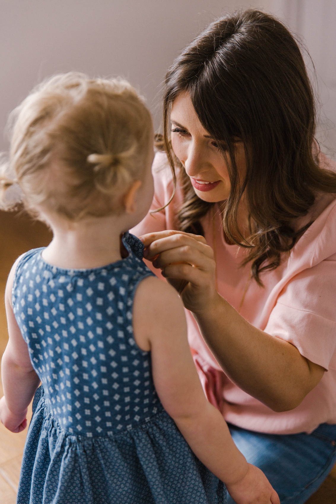 Calgary Motherhood Shoot Lifestyle Photographer Jennie Guenard Photography