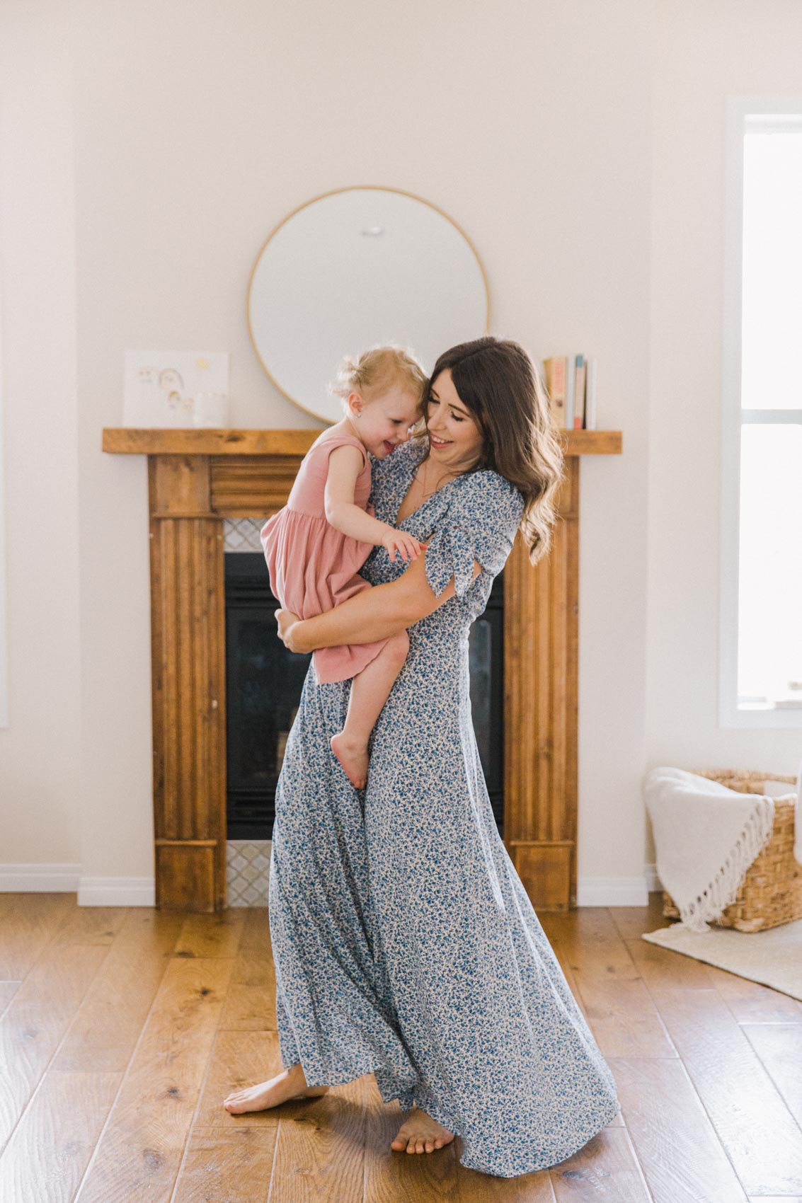 Calgary Motherhood Shoot Lifestyle Photographer Jennie Guenard Photography