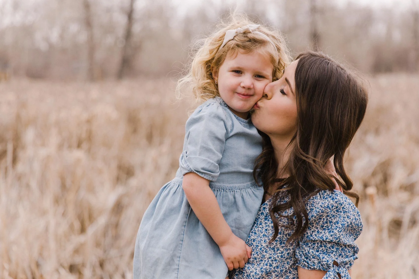 Calgary Motherhood Shoot Lifestyle Photographer Jennie Guenard Photography