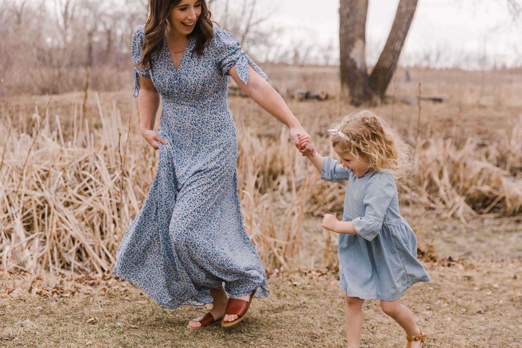 Calgary Motherhood Shoot Lifestyle Photographer Jennie Guenard Photography