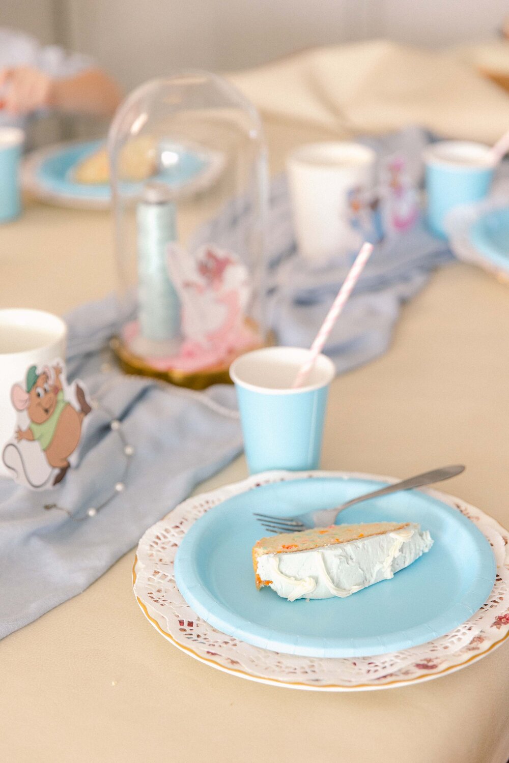 CINDERELLA INSPIRED COVID BIRTHDAY DECORATION IDEAS PARTY CINDERELLA TABLESCAPE DECOR