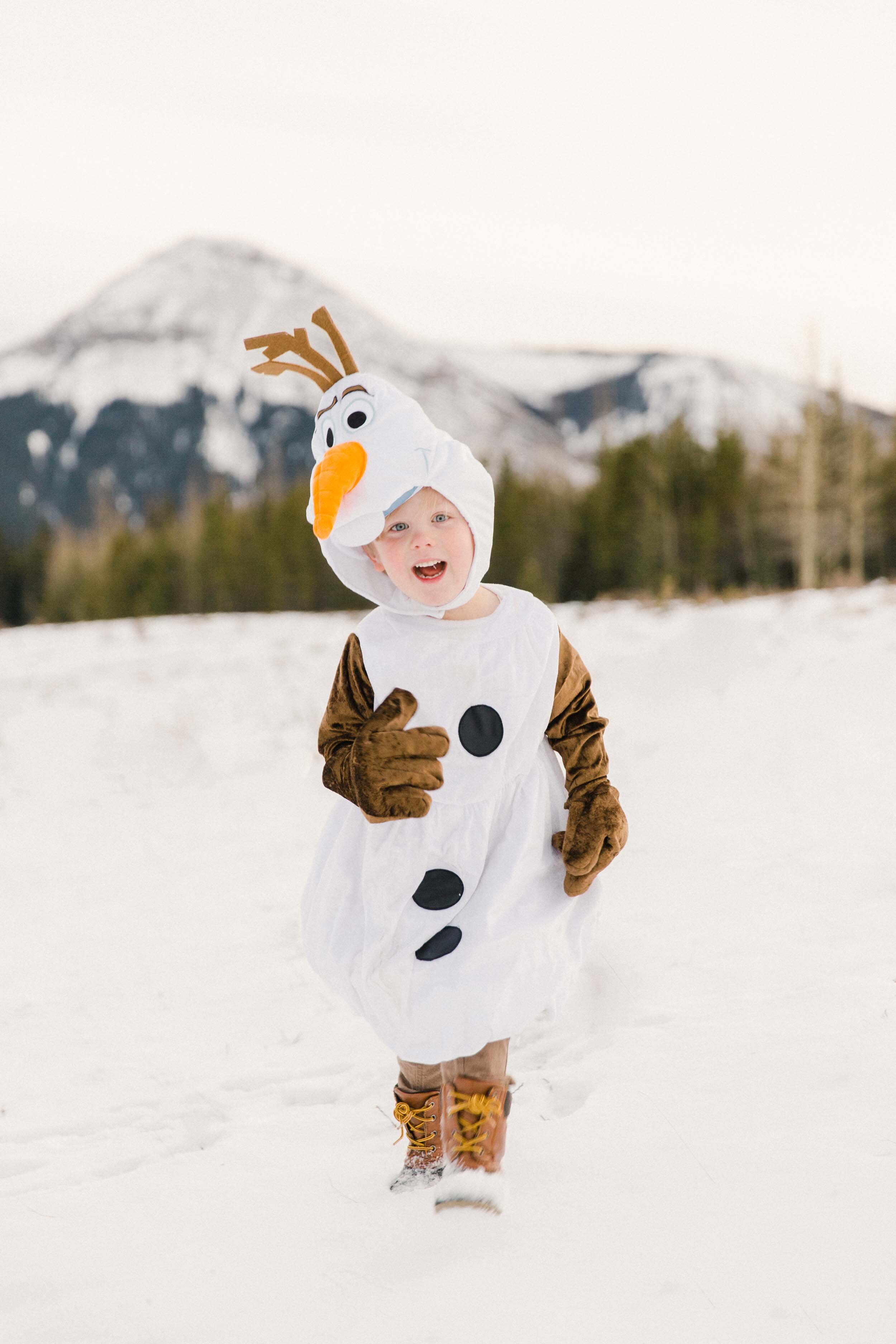 4 Family Halloween Costume Ideas for families of 4 or 5 Calgary Photographer Halloween mini Sessions