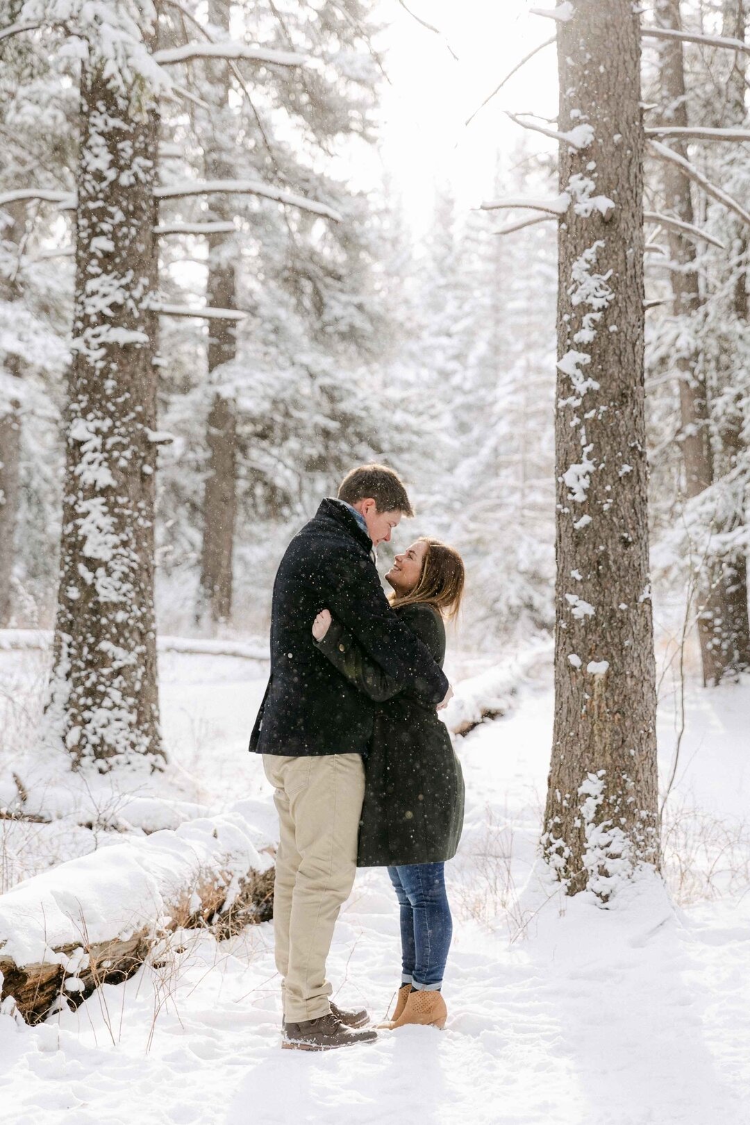 There is just something about slowly drifting snow that adds the perfect touch of magic to any photograph, but especially photographs of people in love &hearts;⁣
#winterlovin #wintercouples #driftingsnow #snowflakes #weddingseason #loveauthentic #lov
