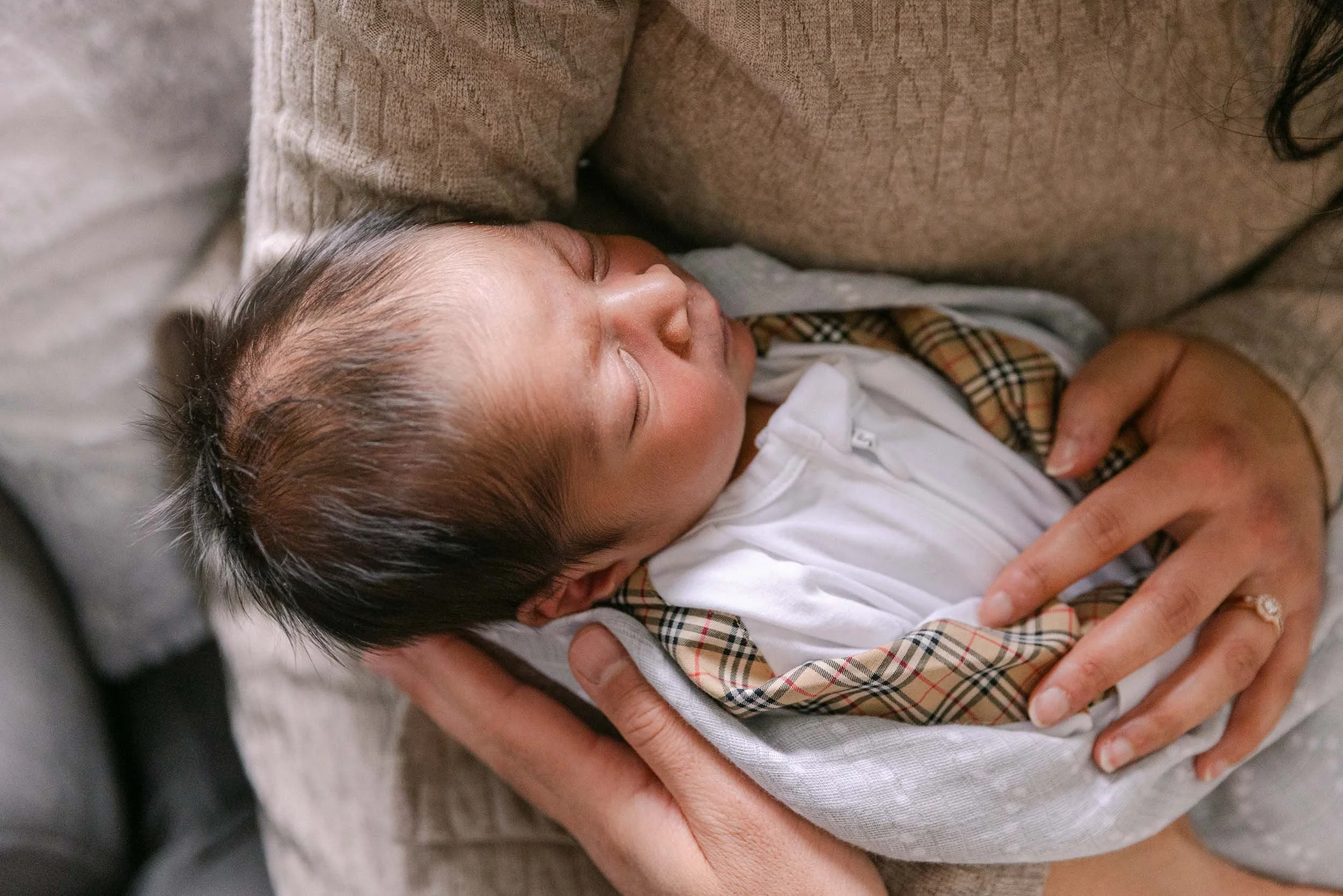 Calgary Photographer Lifestyle Newborn Photography-2.jpg