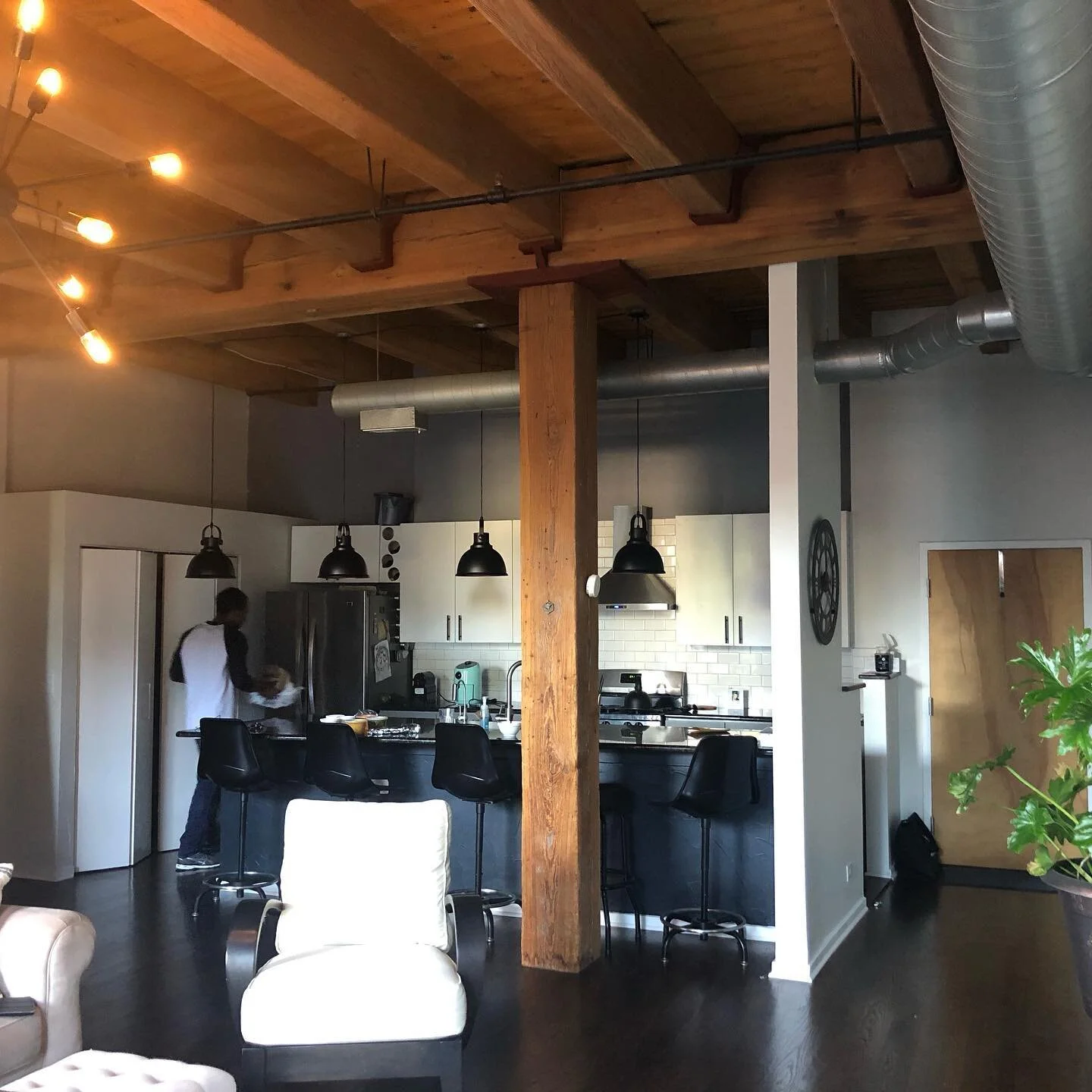 Lighting and paint seem like minor updates, but the mood has been altered. 👏🏼